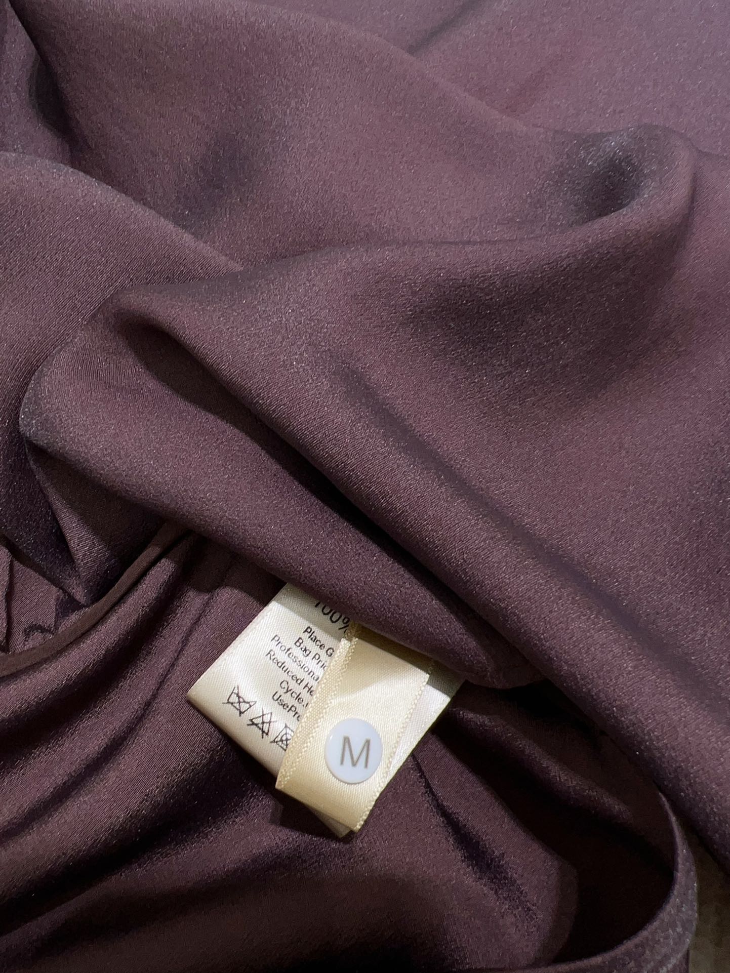 YSL Packaged Female Suit with High-Quality Silk Shirt and Unique Design - 图片 9