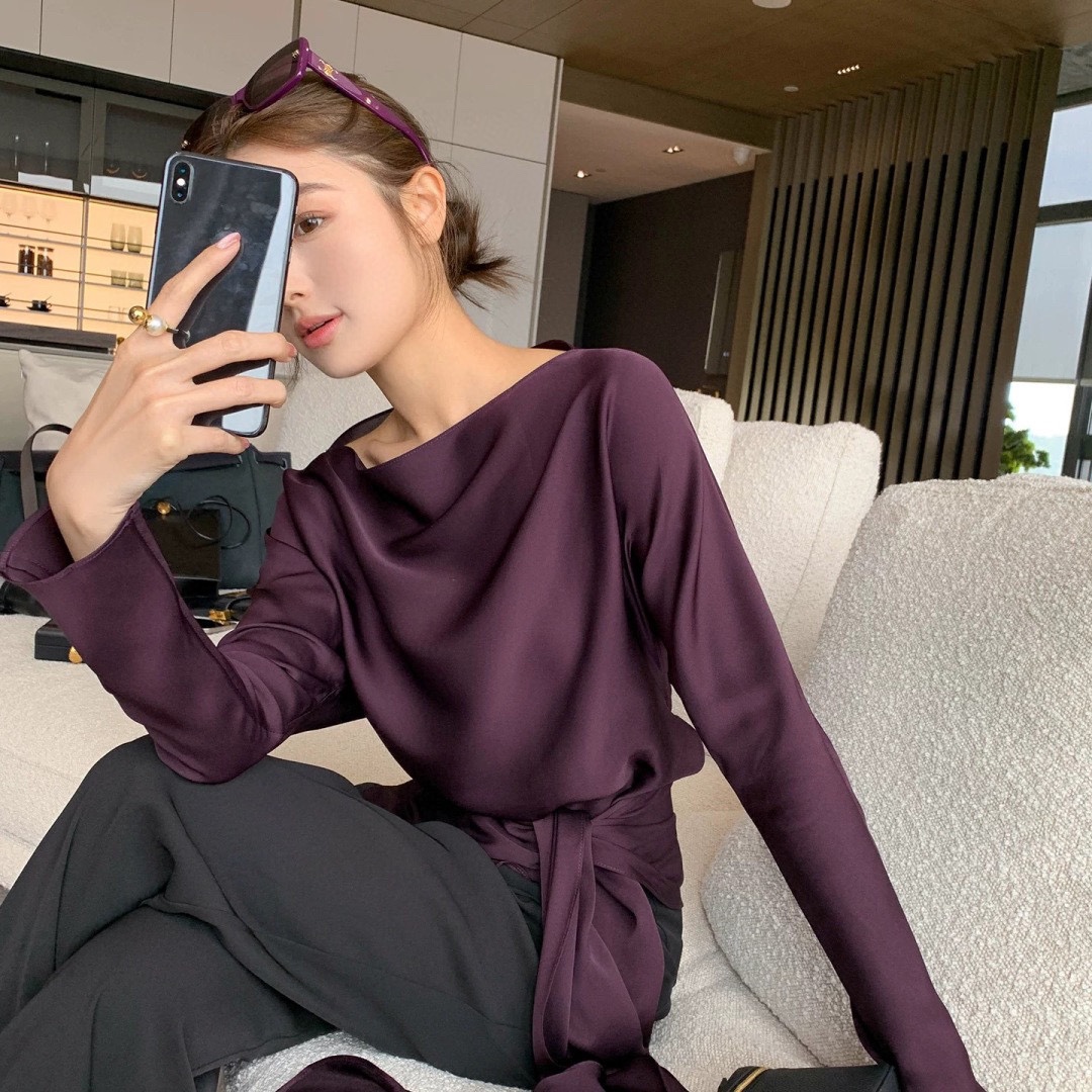 YSL Packaged Female Suit with High-Quality Silk Shirt and Unique Design - 图片 3