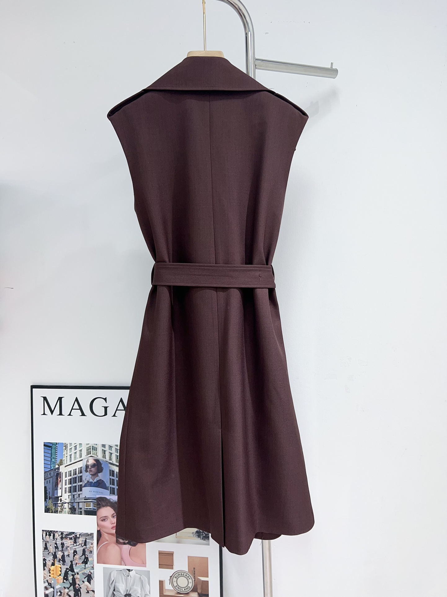 High-end women’s suit with truffles, thin belts, various sizes, cotton twirling fabric, and packaged CD. - 图片 8