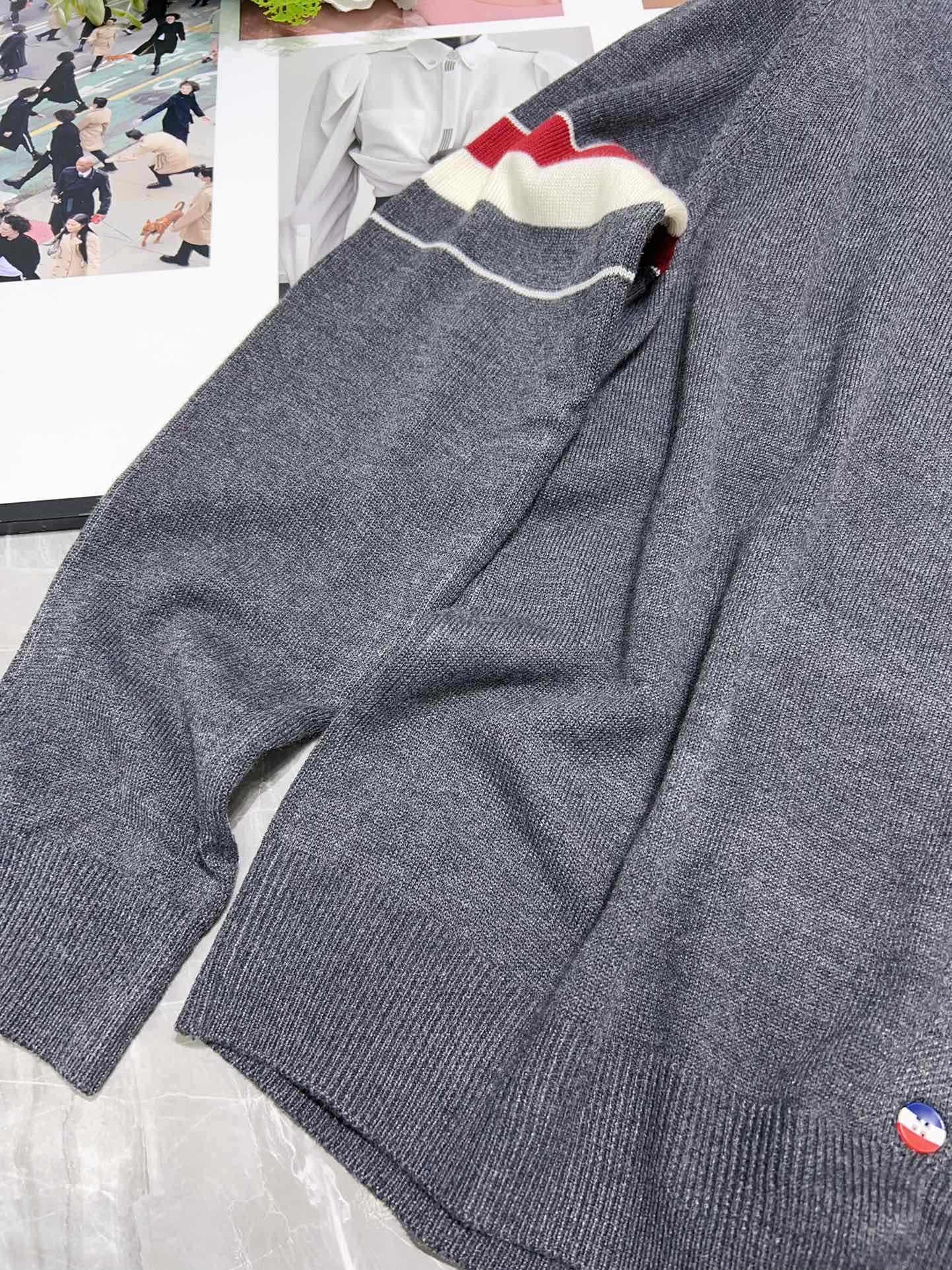 “High-Quality Women’s Wool Knitwear with S-Coded Bra: Tubby College Collection for Stylish and Comfortable Outfits” - 图片 6