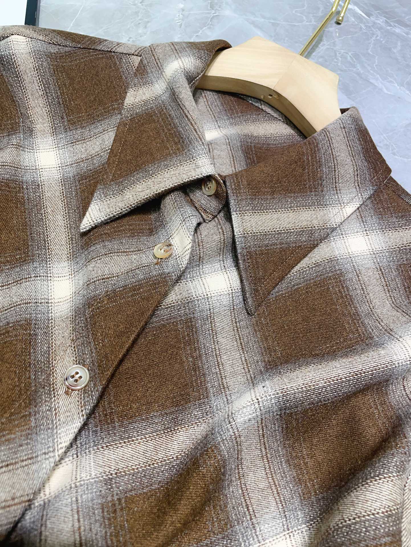 “High-Quality Designer Wool Shirts for Women: 2025 Collection” - 图片 6