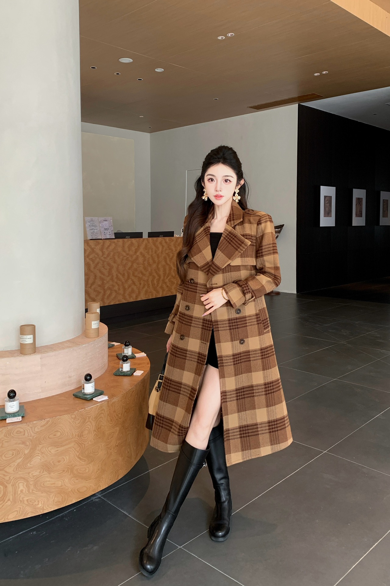 NO:658664,Model No. G25121382 Dio* new winter model, high-end customized wool thick woolen fabric, plaid contrasting color double-breasted lapels, belt waist slimming plaid coat jacket!  (M size has shoulder width 42 with shoulder pads, bust 102, sleeve length 56, dress length 110) Hair,, dior, jackets & coats, alexander wang19860909款号G25121382 Dio*冬季新款 高端定制羊毛厚毛呢面料、格纹撞色双排扣翻领搭配腰带收腰显瘦格子大衣外套！ （M码肩宽42有垫肩,胸围102,袖长56,衣长110）发,,dior,jackets & coats,alexander wang,Women's clothing