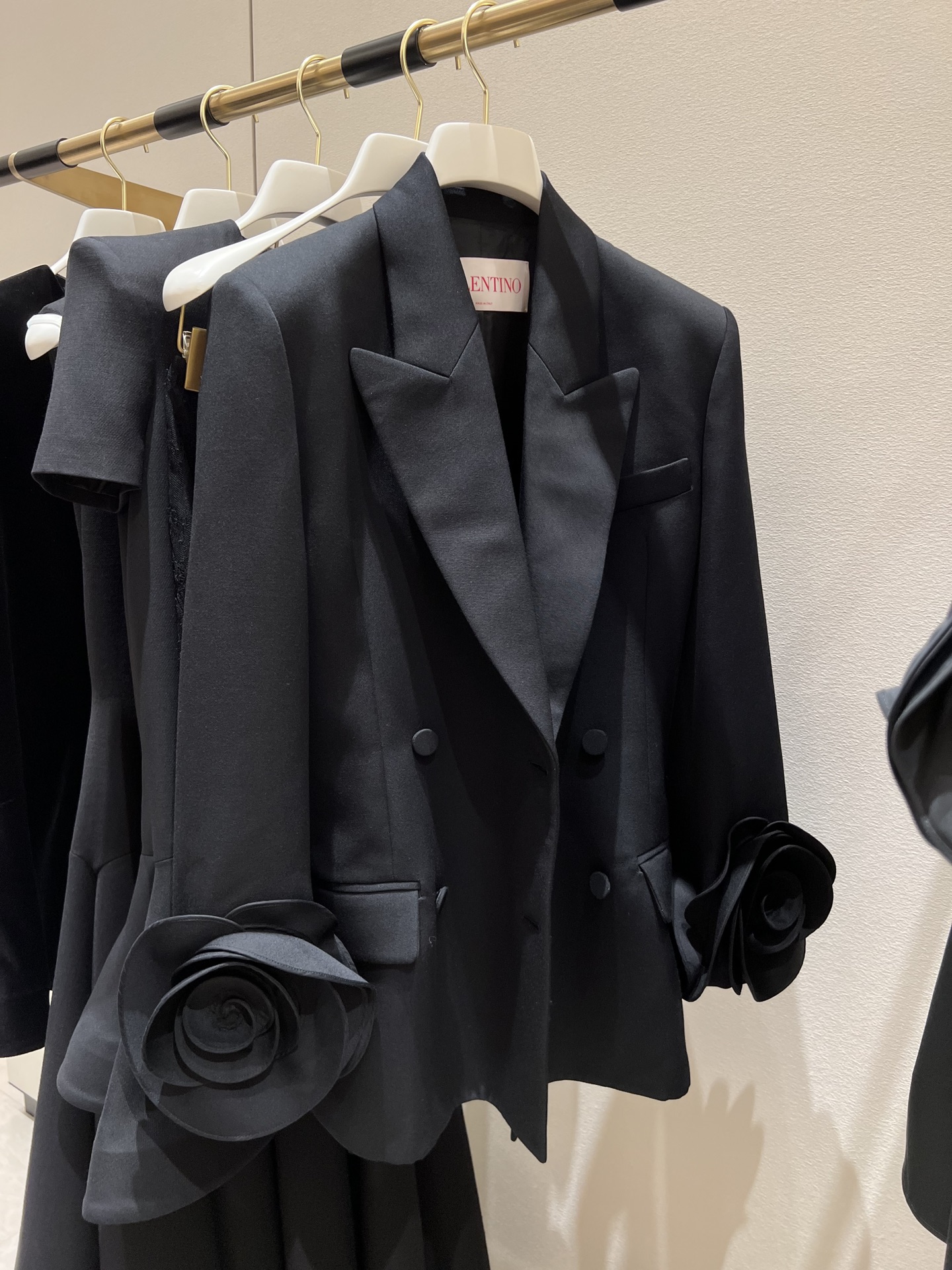 Elegant Floral Sleeve Blazer - Chic and Versatile Women's Suit Jacket 2 i1725098972 8409 0