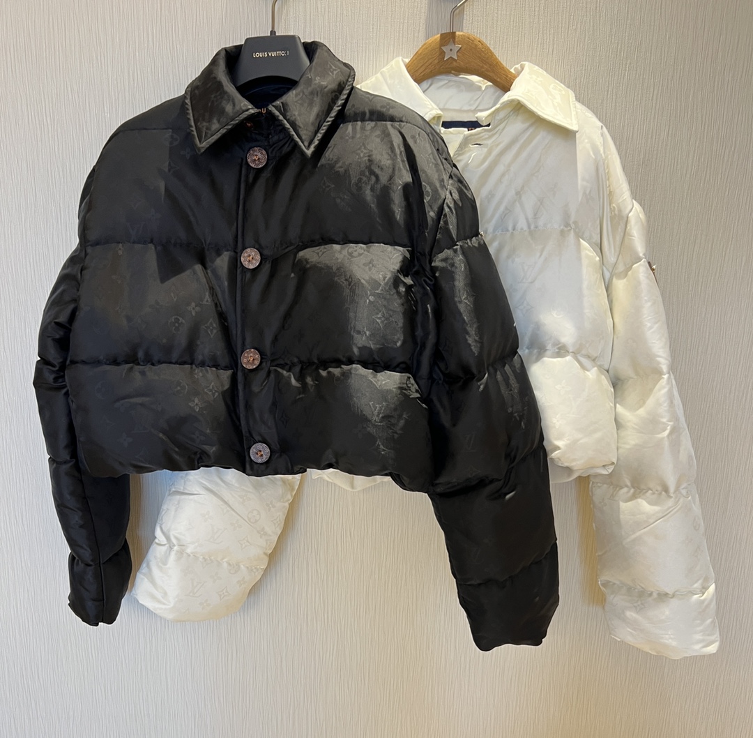 Louis Vuitton Cropped Down Jacket with Subtle Logo Design - Stylish & Warm 2 i1725189536 7988 3
