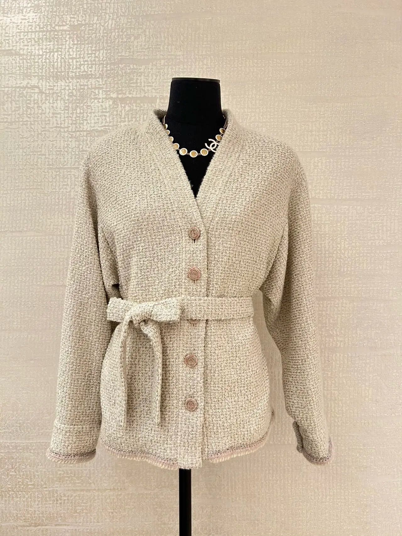 Chanel Abbigliamento Giacca & Soprabito Felpe Beige Bianco Collezione Autunno/Inverno