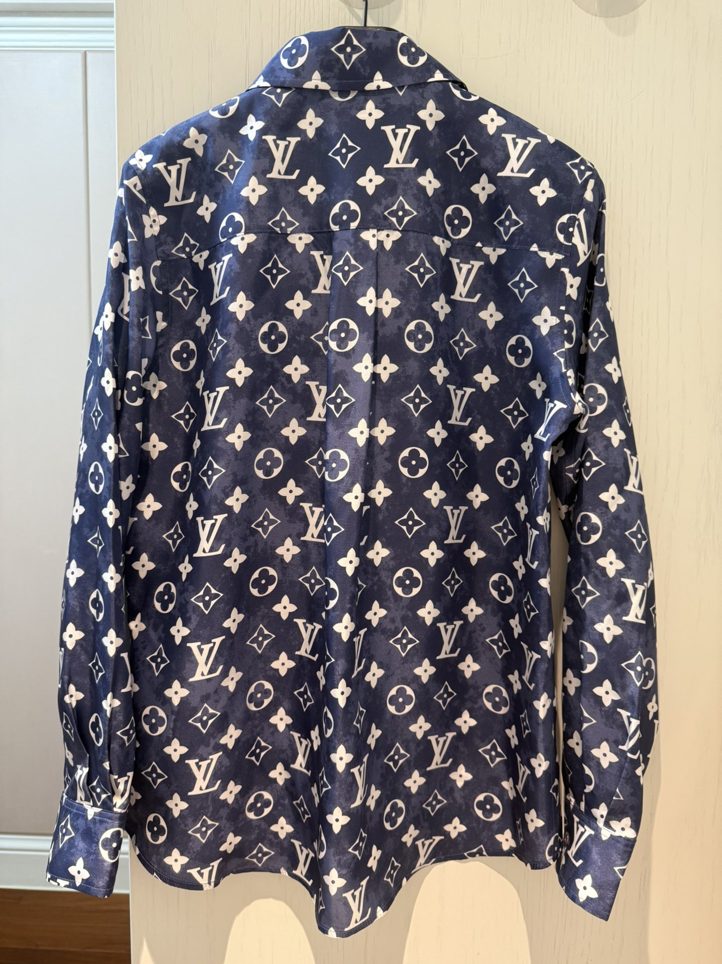 Elegant Straight-Cut Printed Silk Shirt - Soft & Flowing Fabric, S-L Sizes 10 i1735035713 3600 8