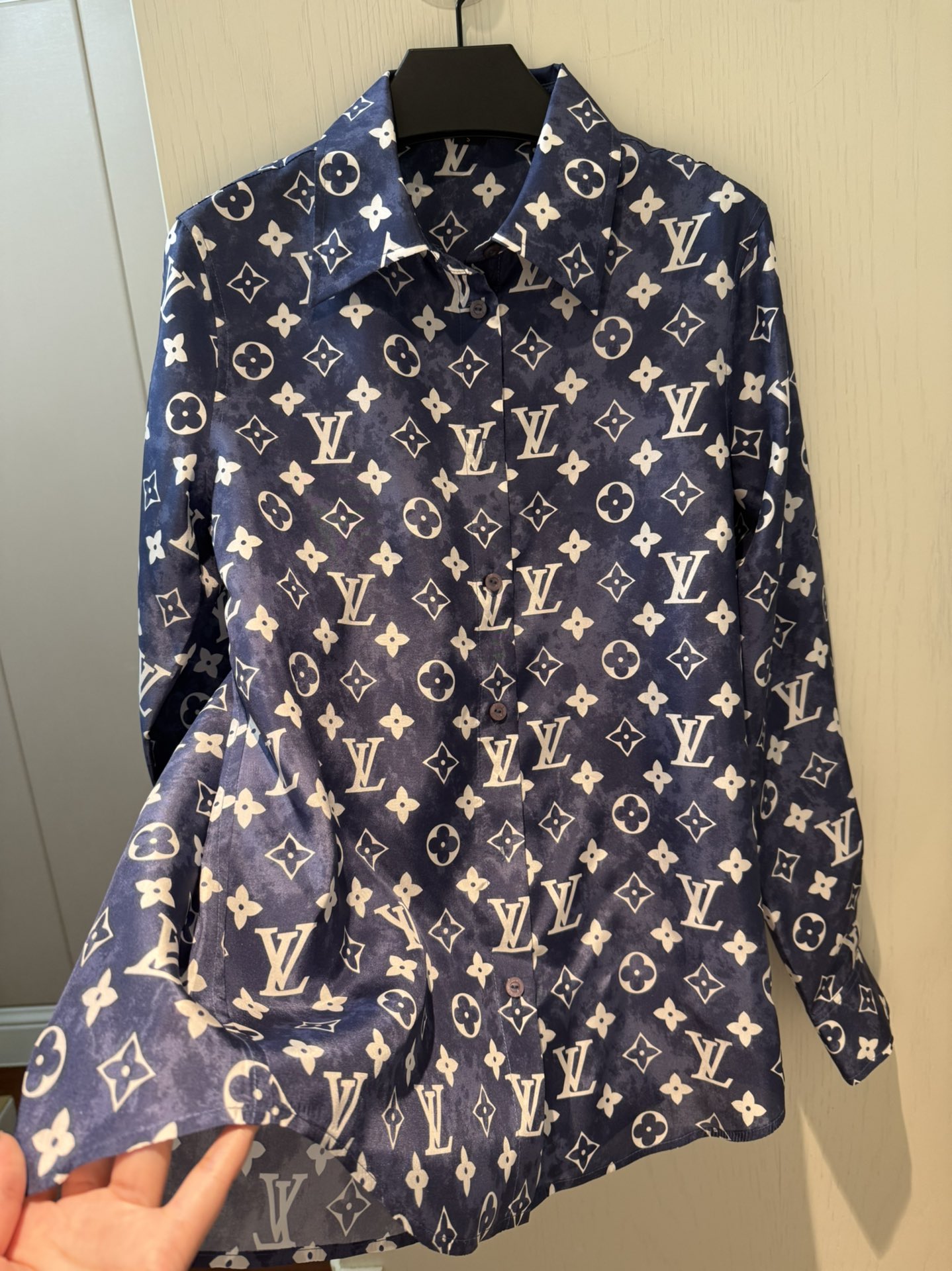 Elegant Straight-Cut Printed Silk Shirt - Soft & Flowing Fabric, S-L Sizes 2 i1735035713 3826 2