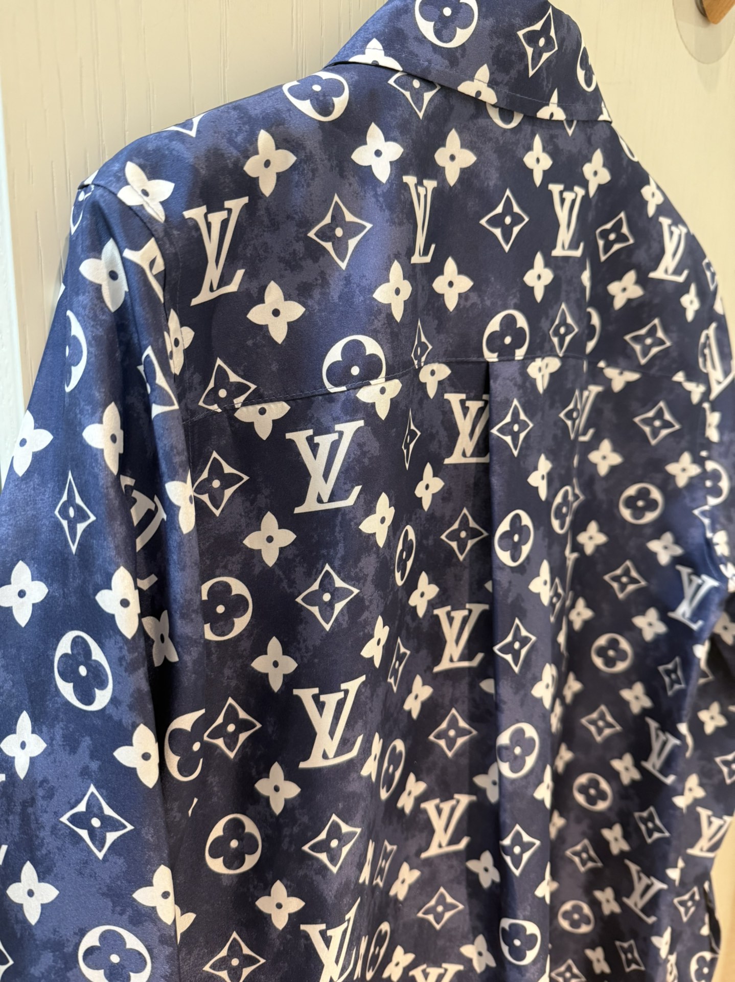 Elegant Straight-Cut Printed Silk Shirt - Soft & Flowing Fabric, S-L Sizes 5 i1735035713 568 3