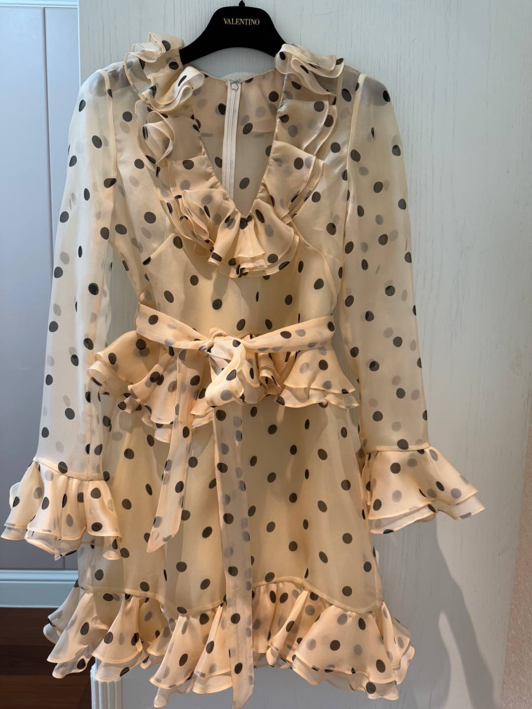 Elegant Yellow Polka Dot Silk Dress with Pearl Necklace - Vintage Chic 2 i1735368868713 1248 0 0