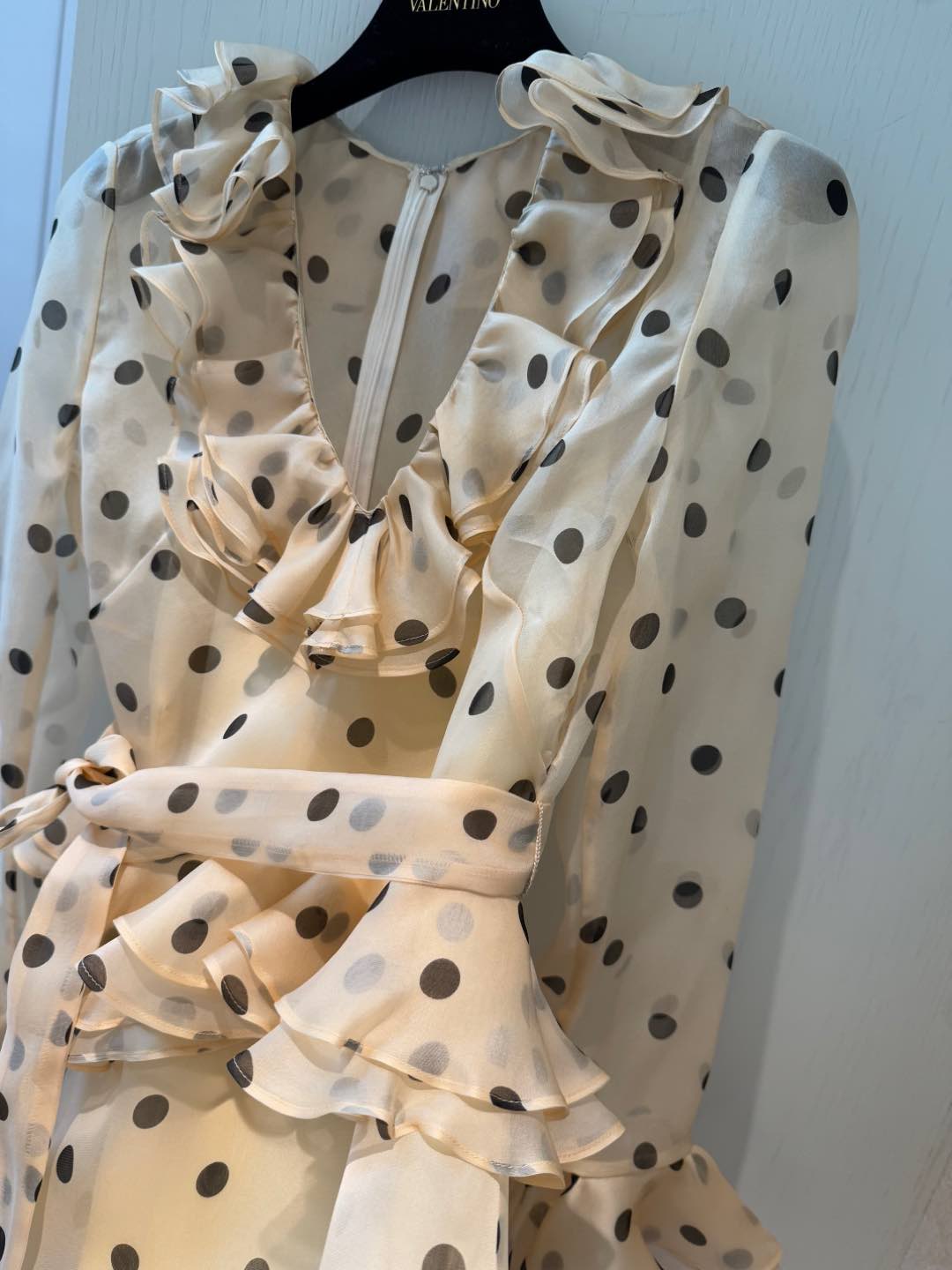 Elegant Yellow Polka Dot Silk Dress with Pearl Necklace - Vintage Chic 3 i1735368869199 161 0 1