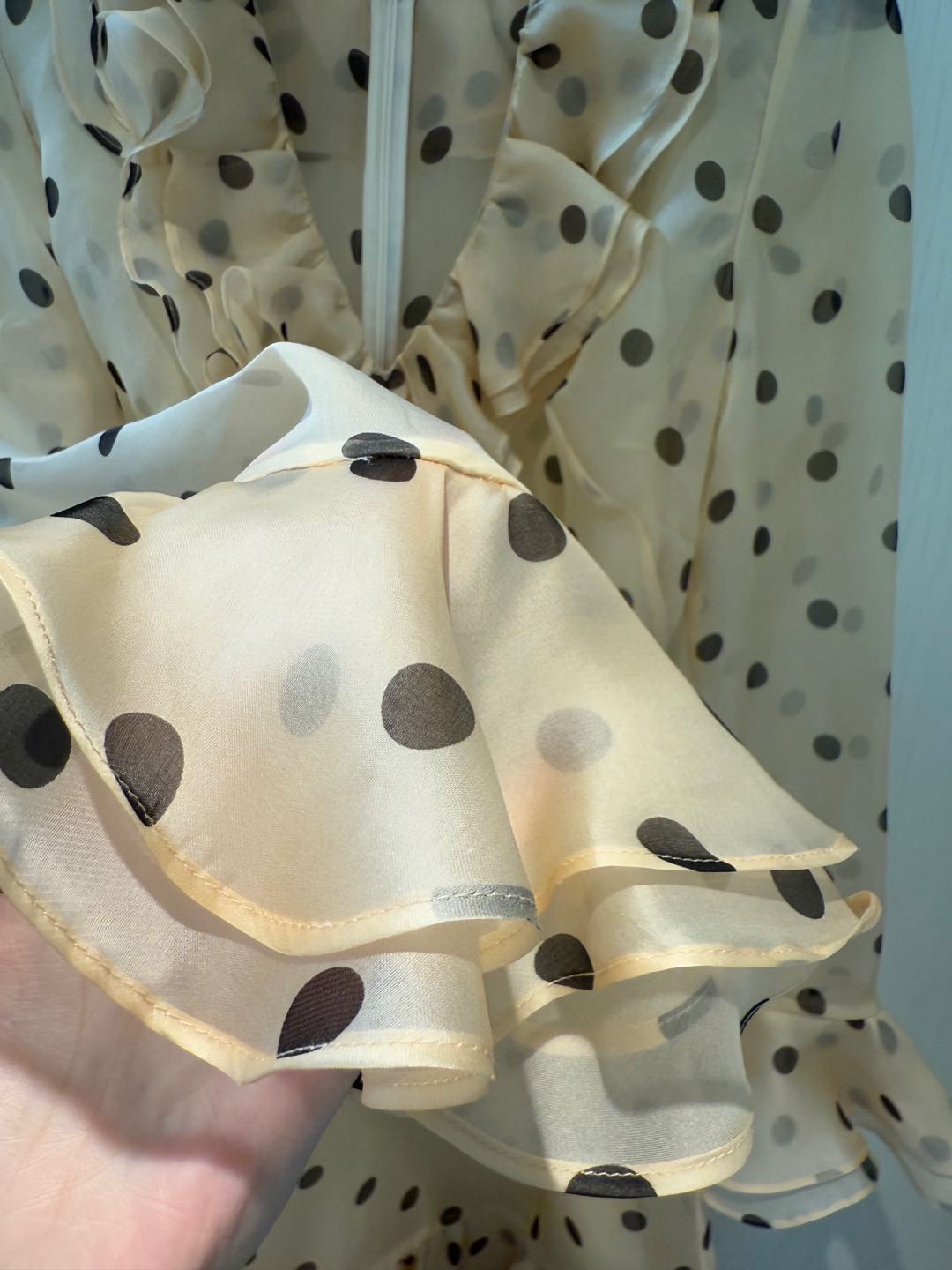 Elegant Yellow Polka Dot Silk Dress with Pearl Necklace - Vintage Chic 7 i1735368869362 7270 0 5