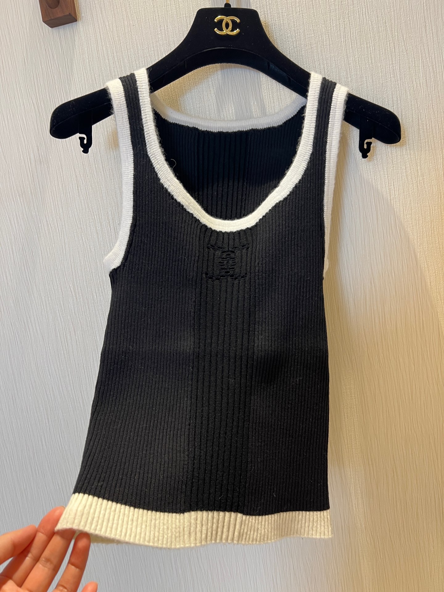 Women's Sleeveless Knit Tank Top - Comfortable & Stylish Knitwear Vest 3 i1736587802268 3143 0 1