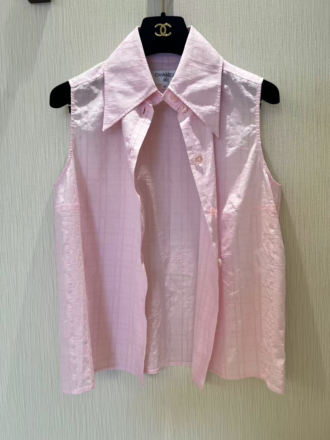 Elegant Sleeveless Shirt with Jacquard Pattern and Shell Buttons 10 i1740891679061 4424 0 8