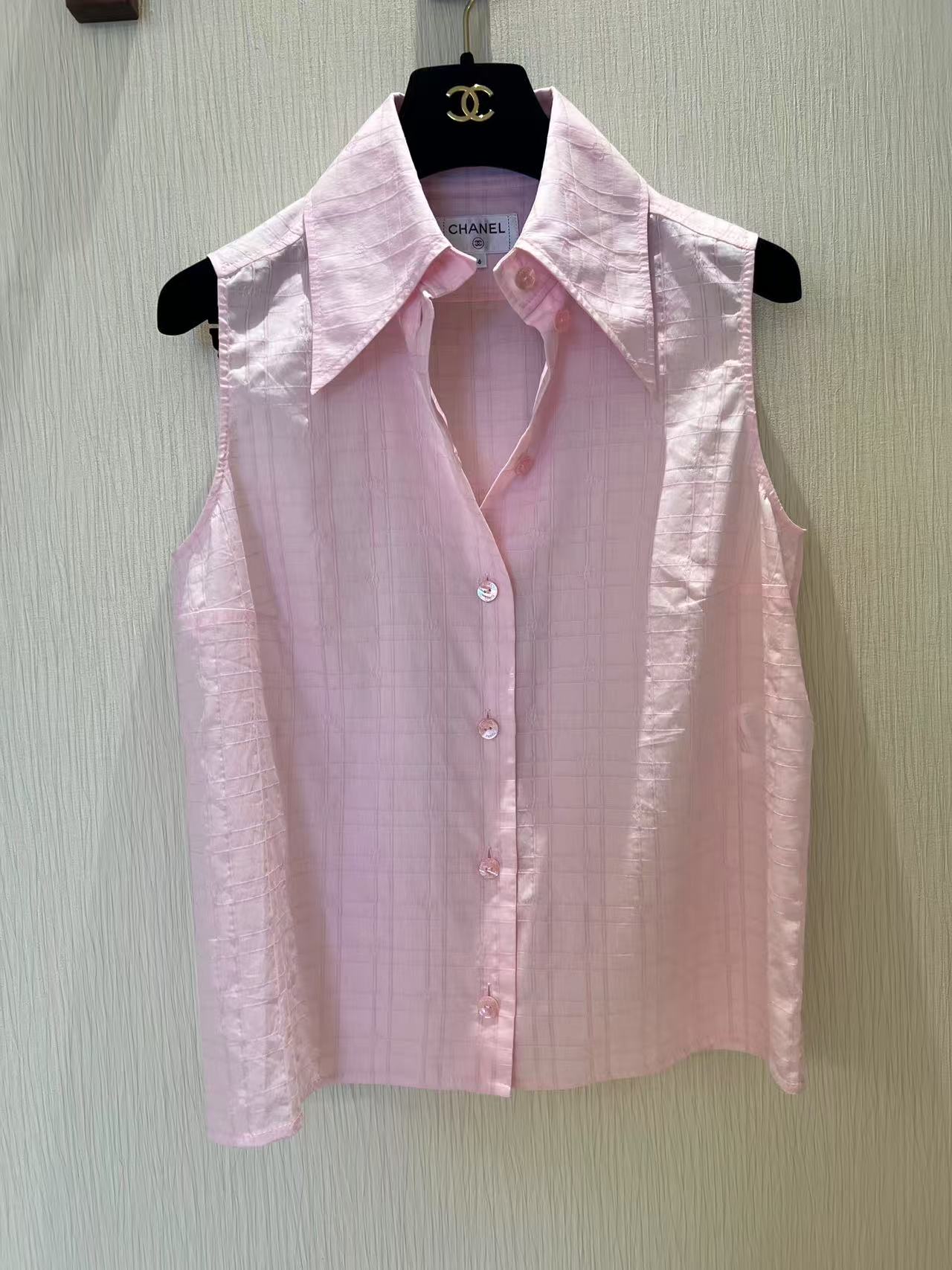 Elegant Sleeveless Shirt with Jacquard Pattern and Shell Buttons 6 i1740891679062 5937 0 4