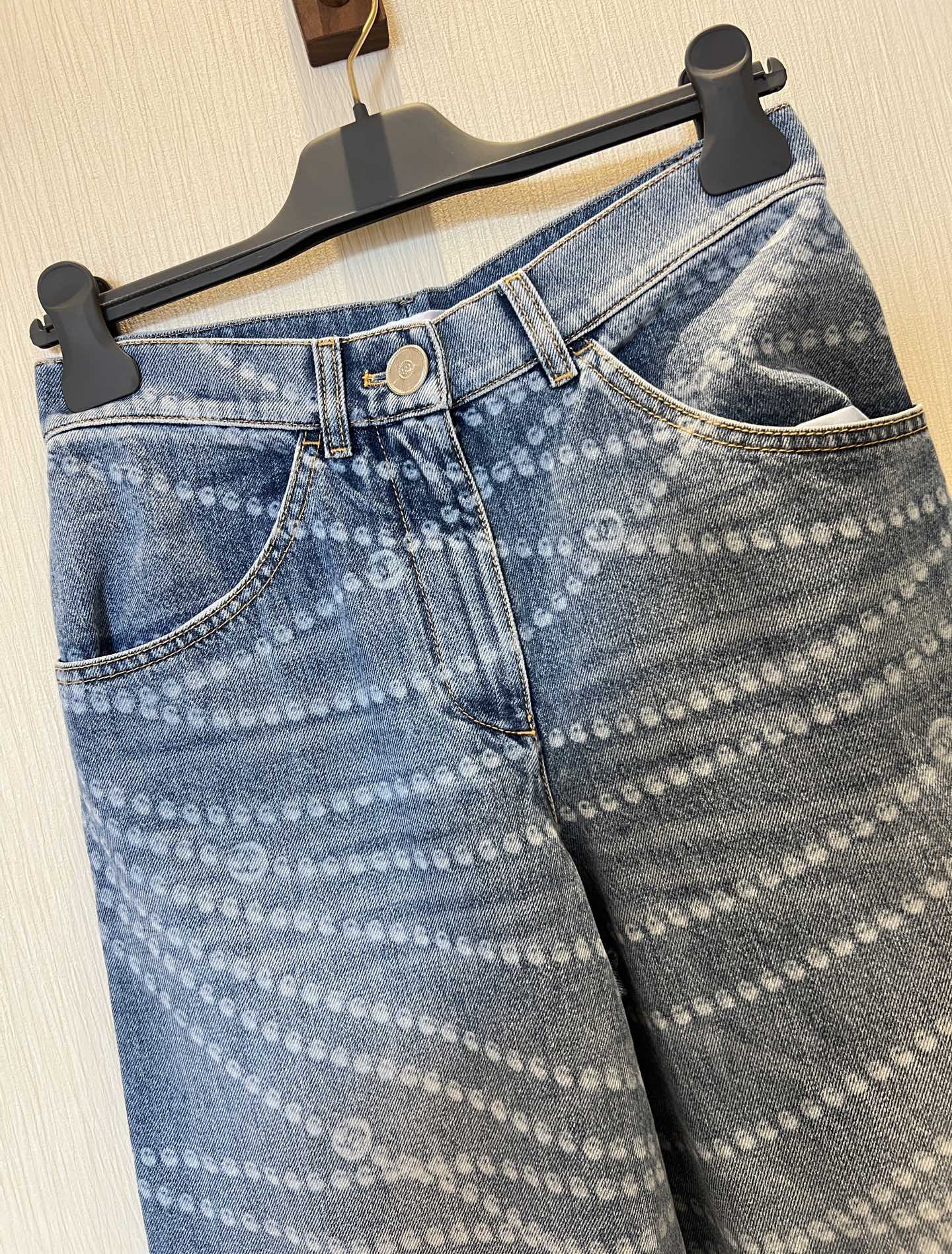 Pearl Chain Wide Leg Jeans - Stylish Denim Trousers with Floral Accents 3 i1741343767055 9081 0 1