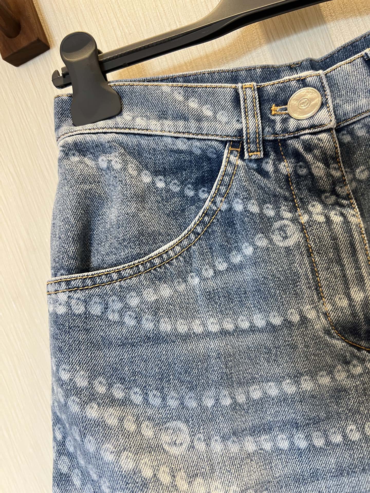 Pearl Chain Wide Leg Jeans - Stylish Denim Trousers with Floral Accents 5 i1741343768905 7191 0 3