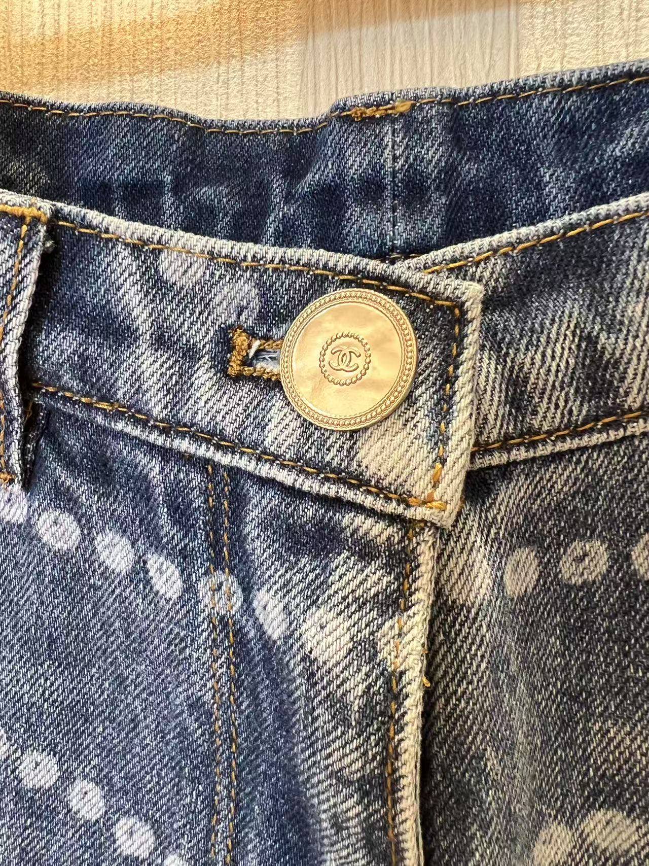 Pearl Embellished Straight Leg Jeans - Chic and Flattering Denim 6 i1742273254464 6244 0 4