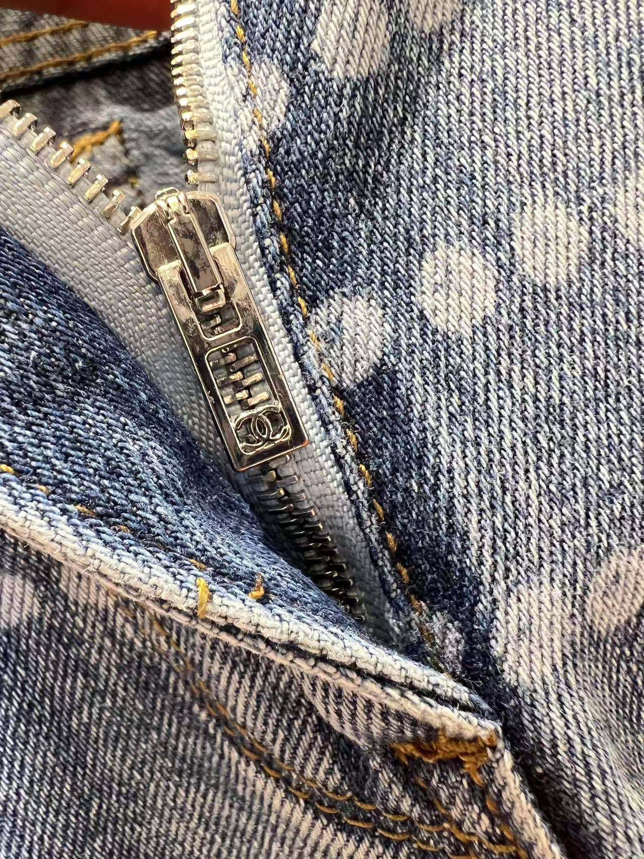 Pearl Embellished Straight Leg Jeans - Chic and Flattering Denim 7 i1742273256595 6311 0 5