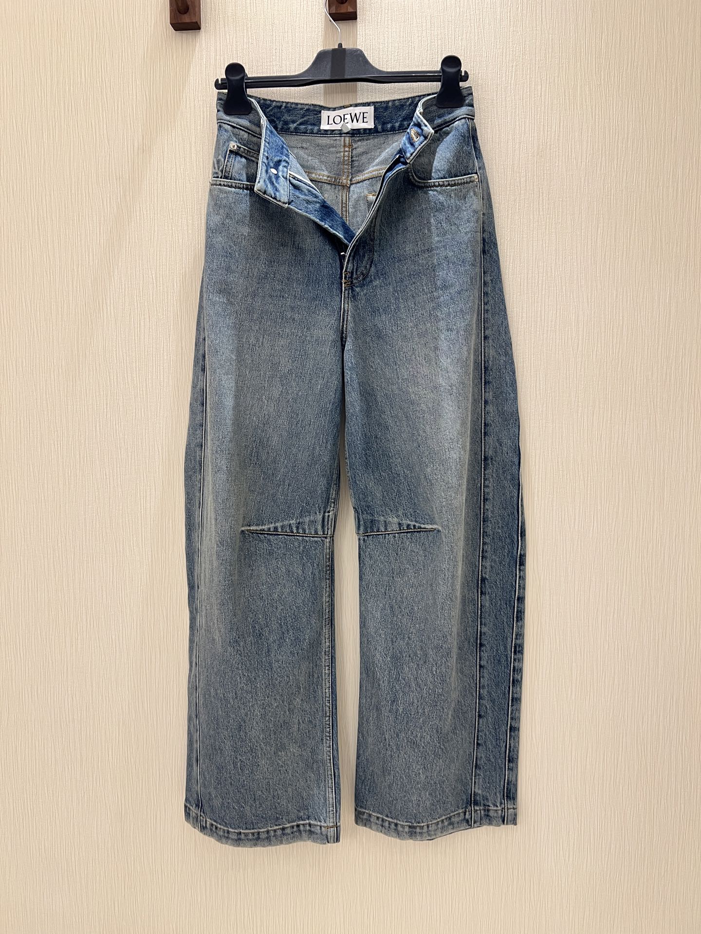 High-Waisted Wide Leg Jeans with Curved Leg Design - Street Style Denim 8 i1742351798636 4939 0 6