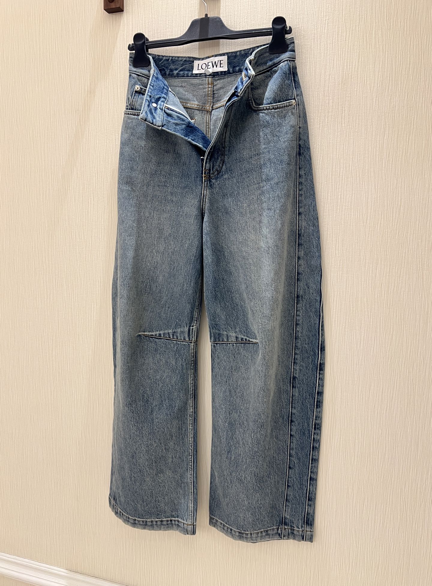 High-Waisted Wide Leg Jeans with Curved Leg Design - Street Style Denim 9 i1742351801000 8244 0 7