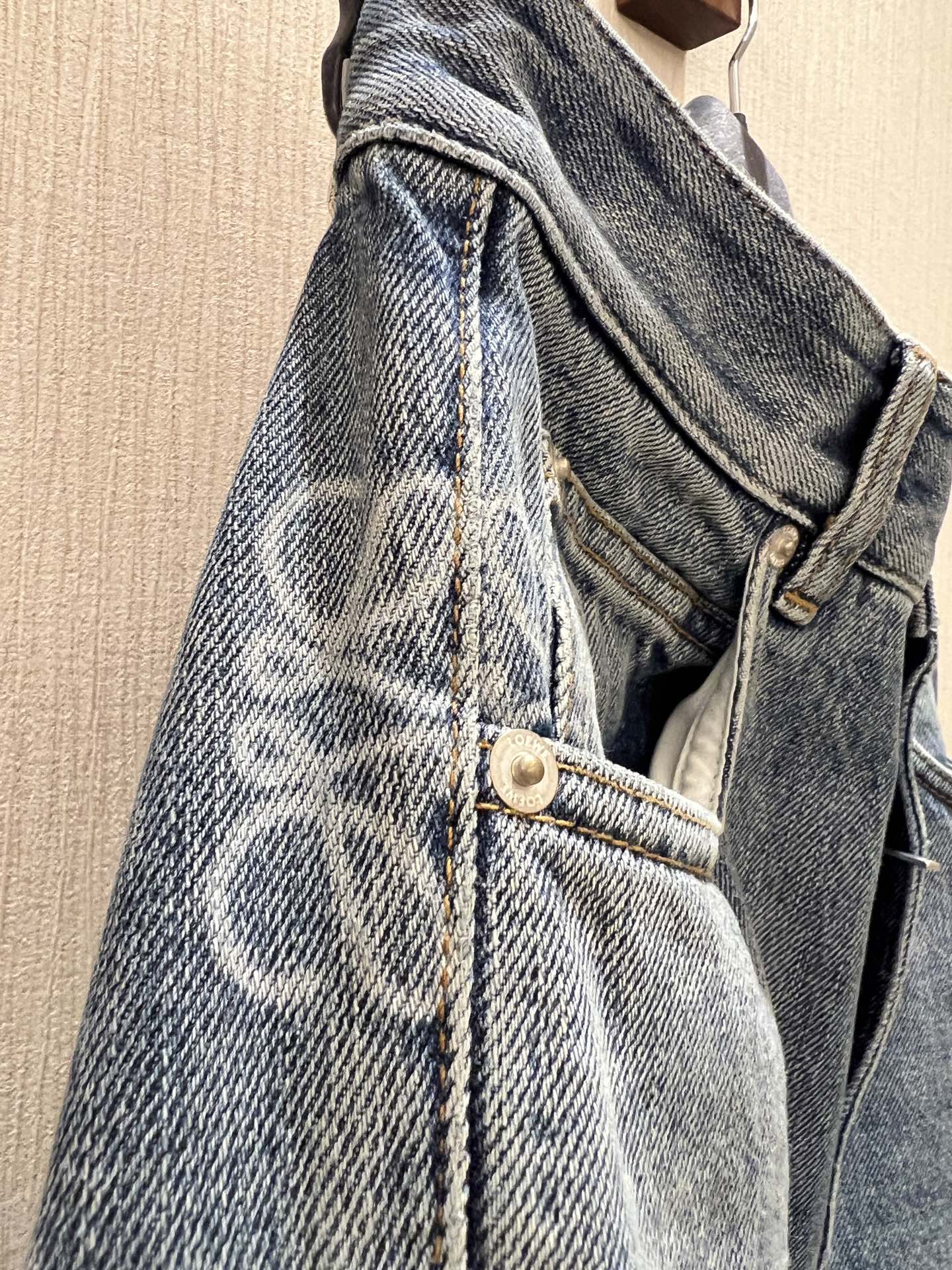 High-Waisted Wide Leg Jeans with Curved Leg Design - Street Style Denim 15 i1742351802576 1357 0 13