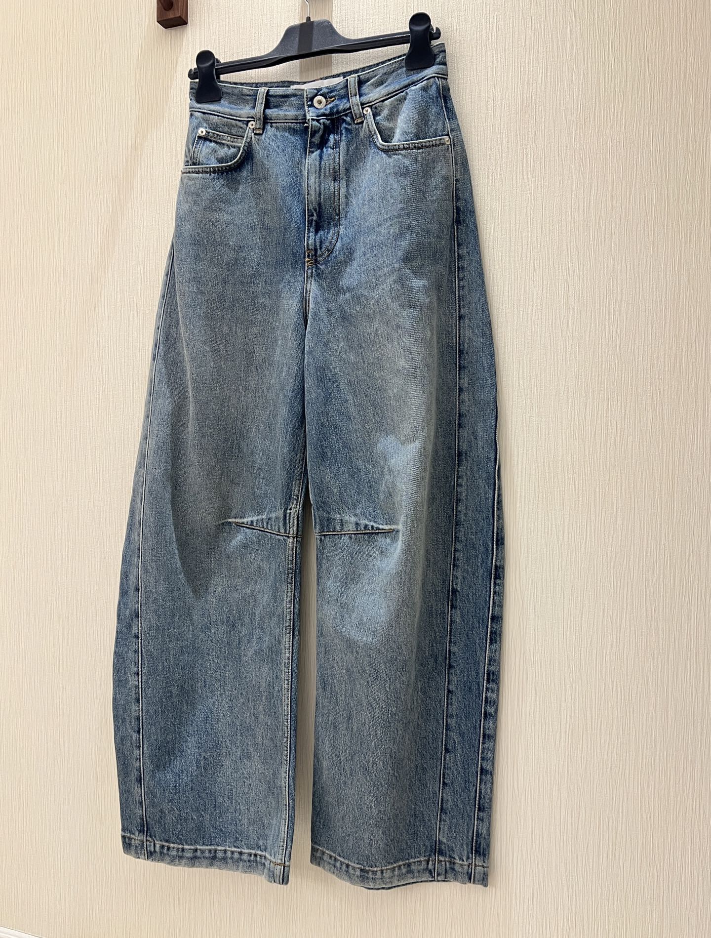 High-Waisted Wide Leg Jeans with Curved Leg Design - Street Style Denim 3 i1742351803548 5590 0 1