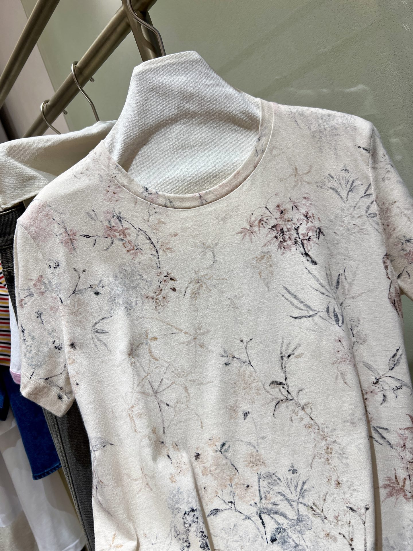 Elegant Floral Print T-Shirt - Embrace Traditional Chinese Style Comfort 3 i1748332662260 7438 0 1
