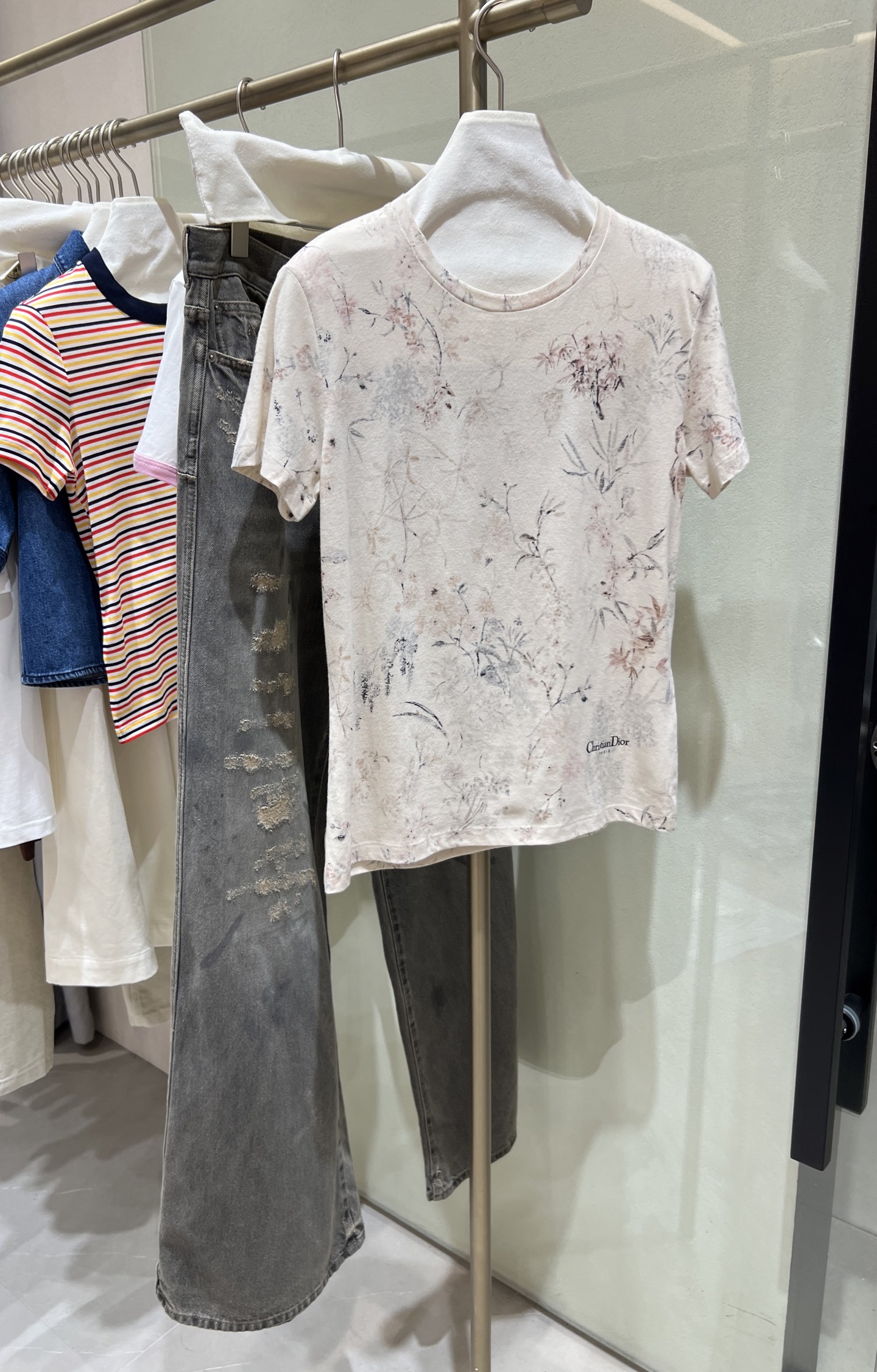 Elegant Floral Print T-Shirt - Embrace Traditional Chinese Style Comfort 8 i1748332667967 6356 0 6