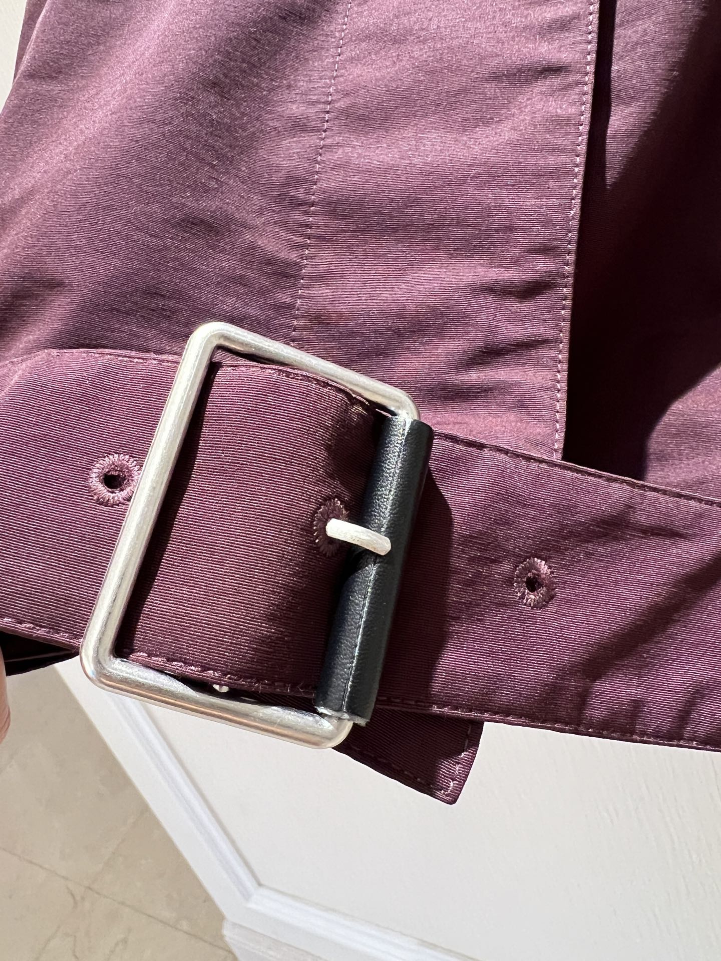 Burgundy Stand Collar Jacket: Chic Workwear Style with Logo Detail 8 i1754476785128 4098 0 6