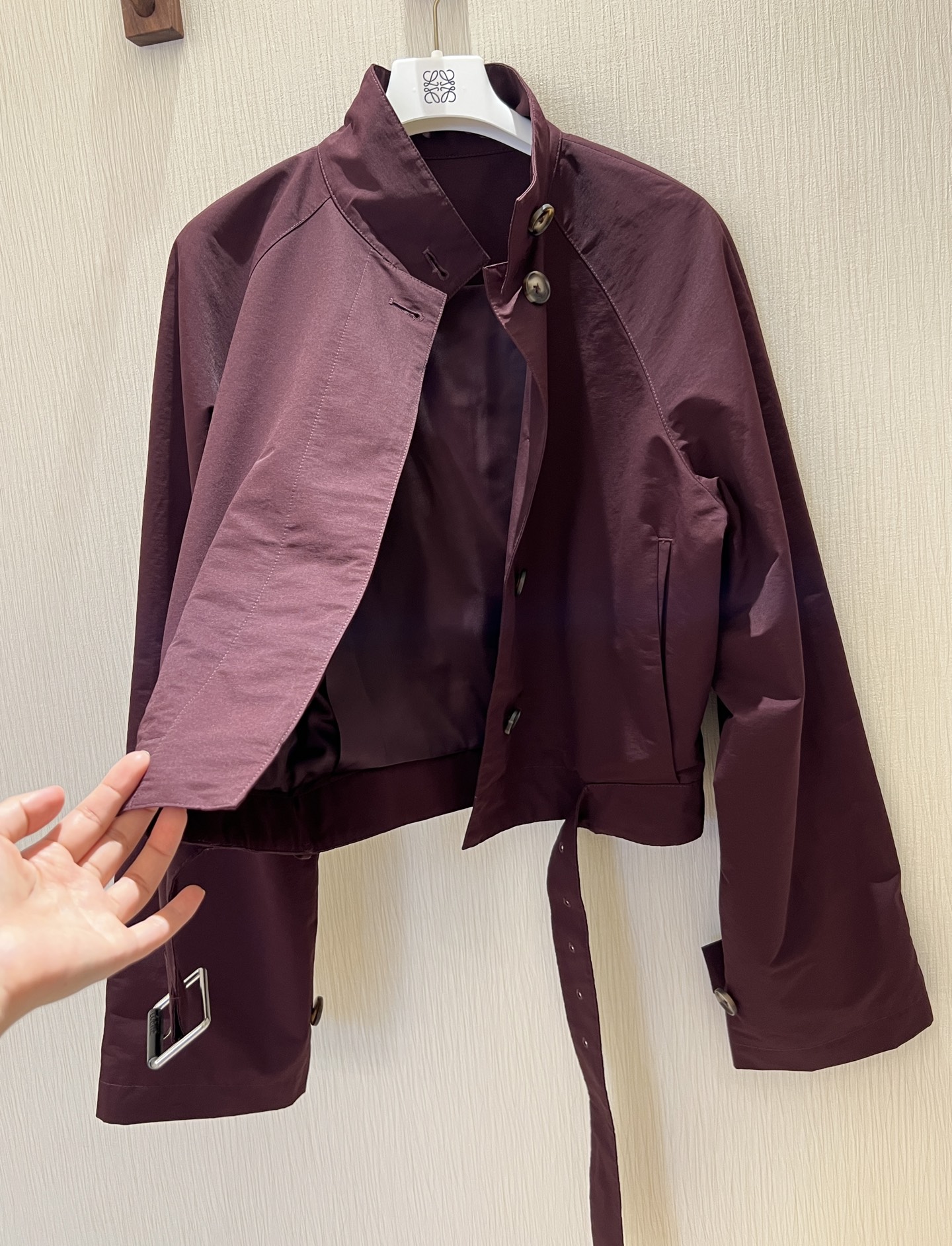 Burgundy Stand Collar Jacket: Chic Workwear Style with Logo Detail 7 i1754476785240 9346 0 5