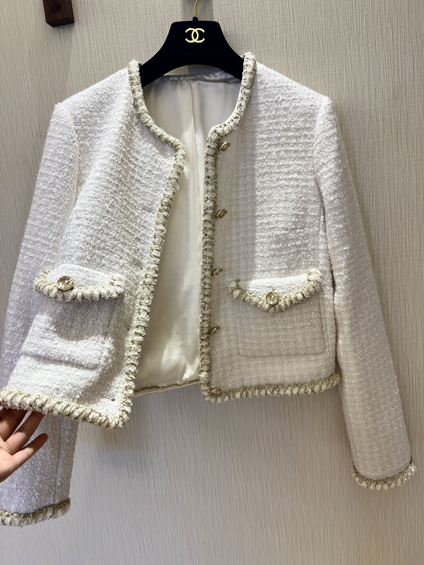 Chanel-Inspired Tweed Jacket: Luxurious Wool Blend, Gold Thread, Boxy Fit 6 i1754719926974 6805 0 4