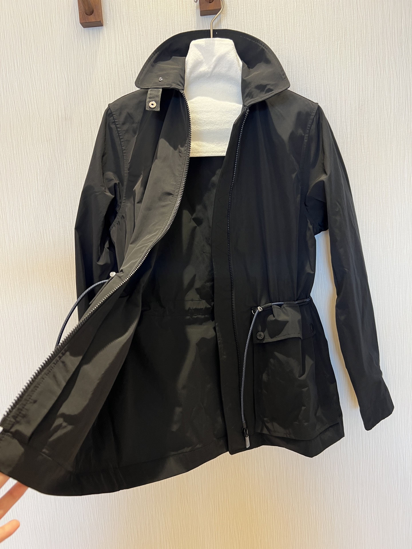 Stylish Nylon Windbreaker Jacket with Drawstring Waist - Sporty & Chic 4 i1755860150669 5212 0 3
