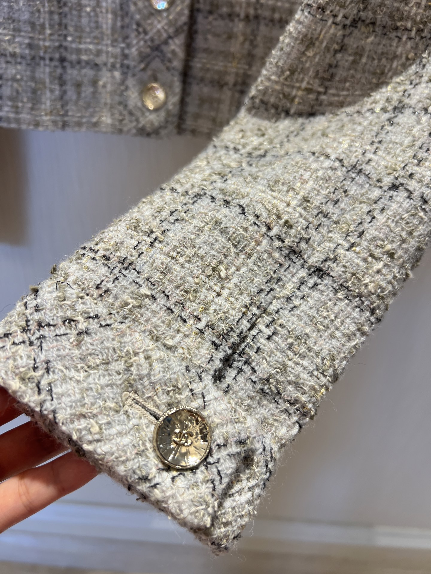 Vintage V-Neck Tweed Jacket with Silk Camellia Lining and Chain Trim 4 i1756009663674 5296 0 2