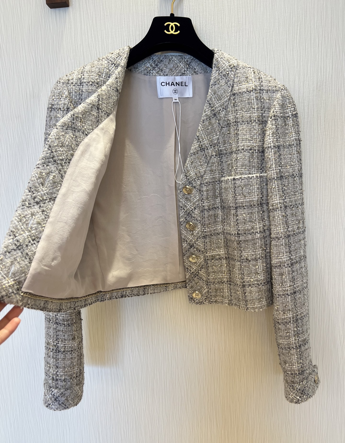 Vintage V-Neck Tweed Jacket with Silk Camellia Lining and Chain Trim 8 i1756009666477 3273 0 6