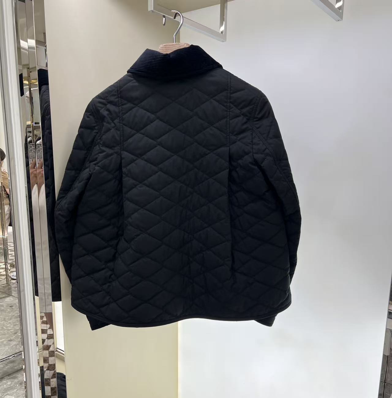 Classic Diamond Quilted Cotton Jacket with Corduroy Collar and Embroidered Logo 4 i1756360641305 7772 0 4