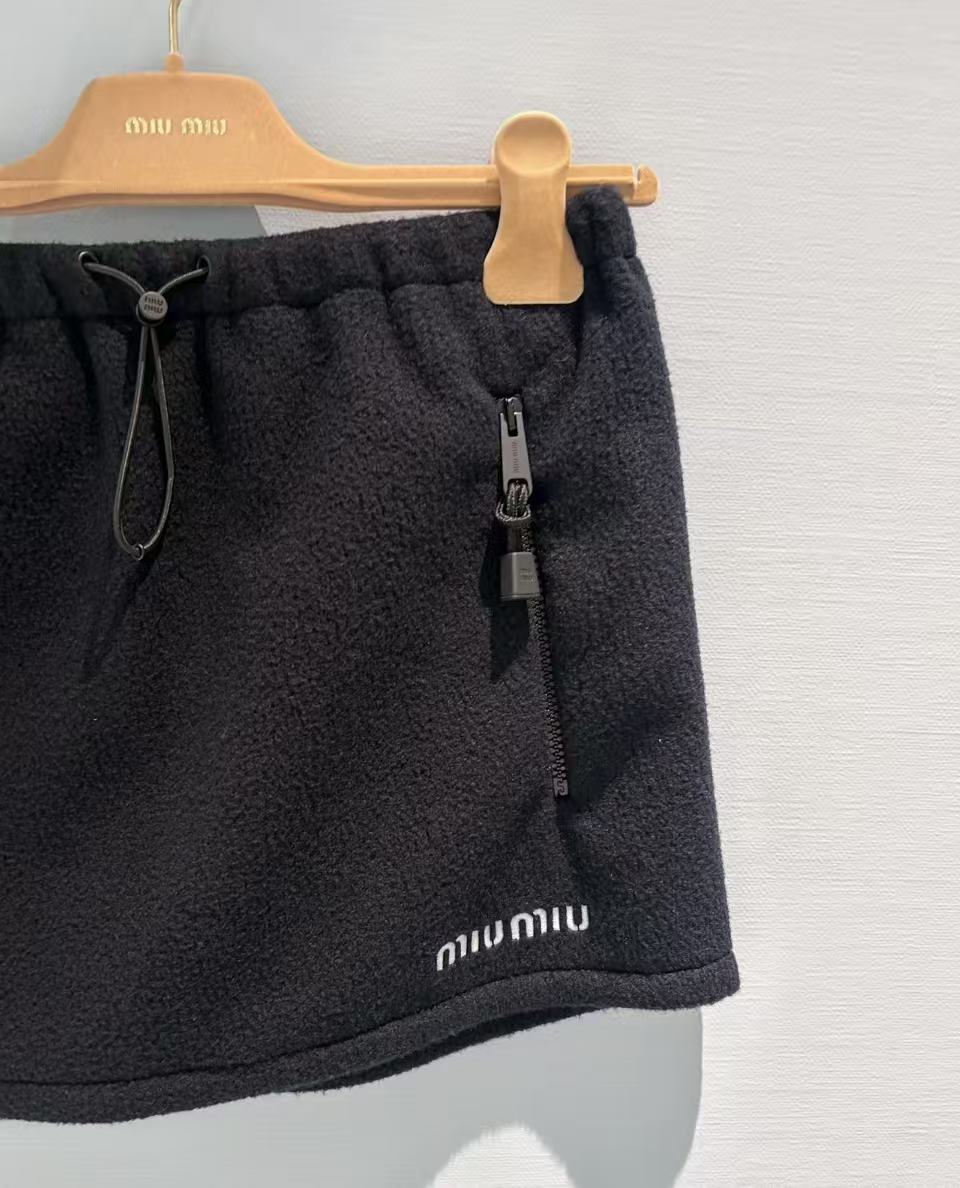 Black Fleece A-Line Mini Skirt with Subtle Logo Detail 6 i1756798788987 1713 0 4