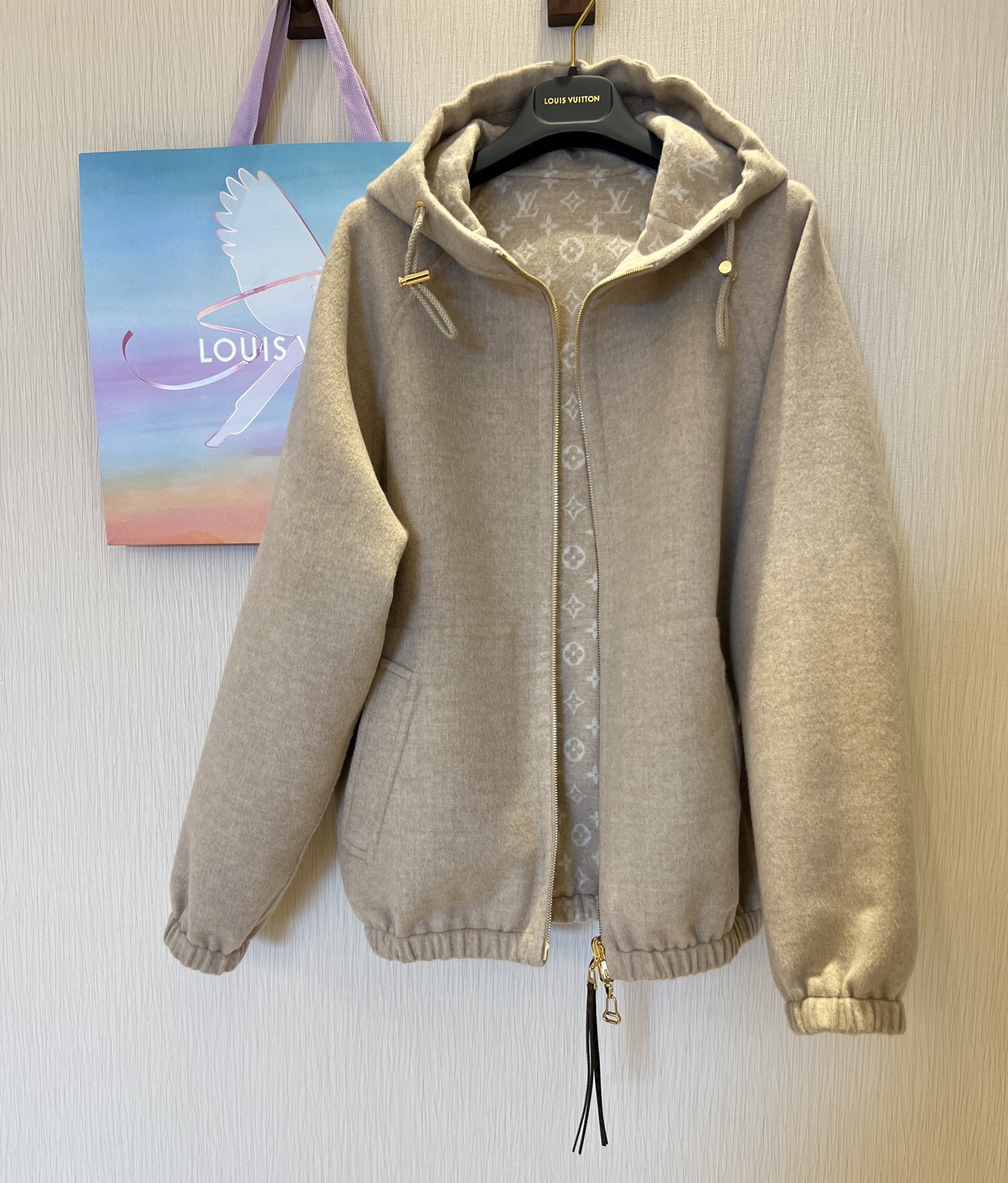 Elegant Silk-Wool Blend Hoodie Jacket with Leather Logo Detail 2 i1757131847334 4115 0 0