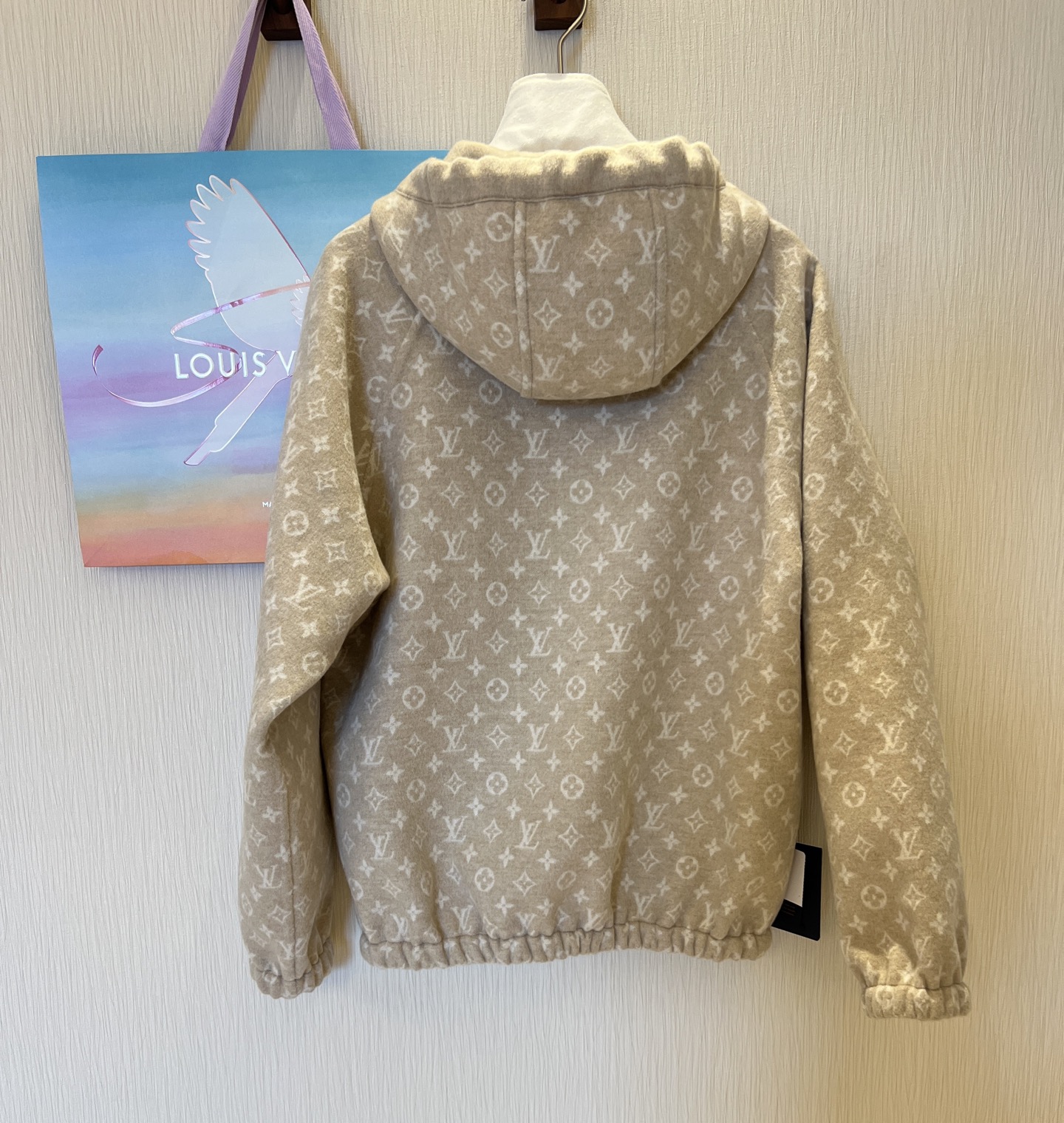 Elegant Silk-Wool Blend Hoodie Jacket with Leather Logo Detail 10 i1757131847334 5885 0 8