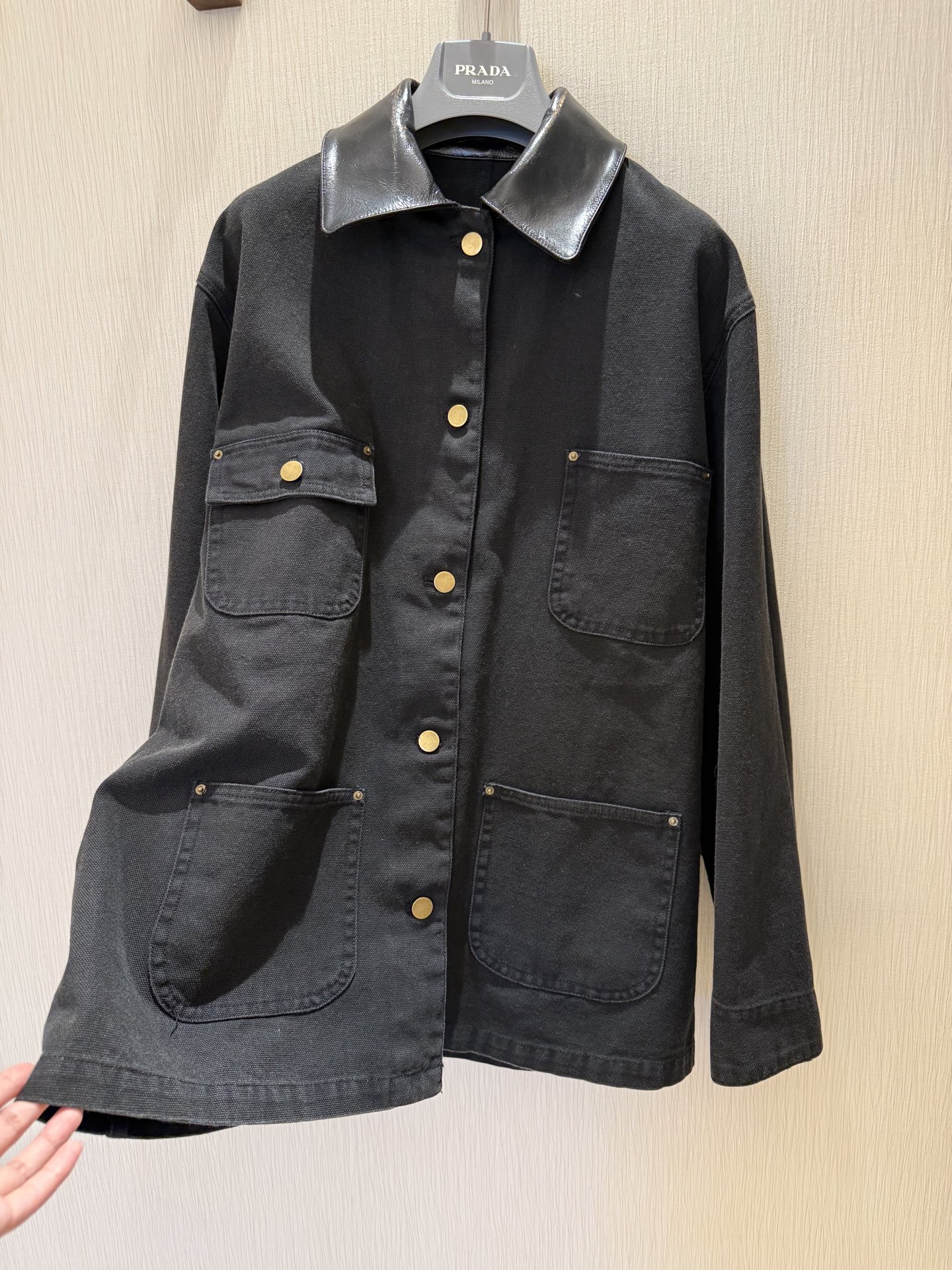 Vintage-Style Denim Jacket with Leather Collar & Four Pockets 3 i1758341307939 5025 0 1