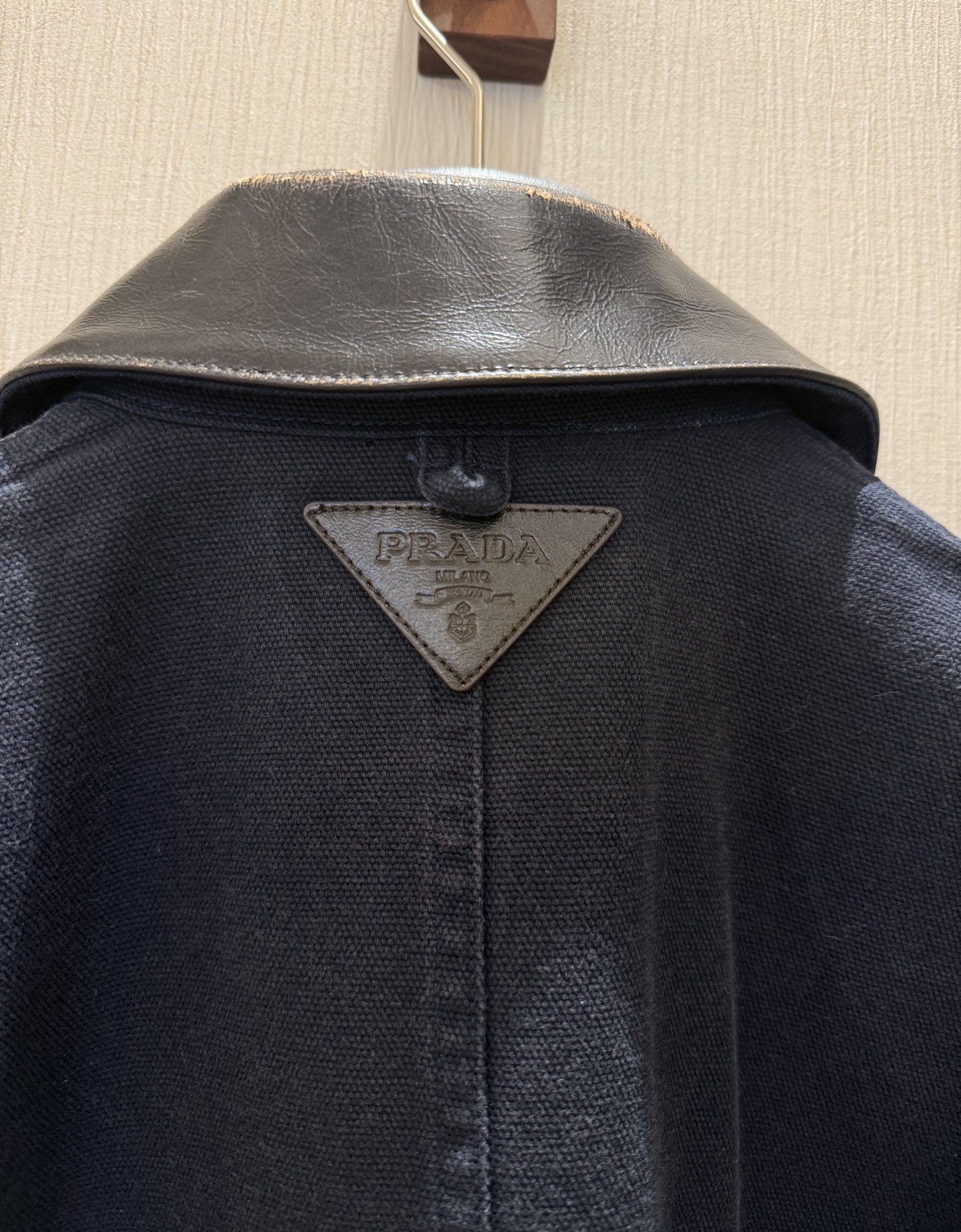 Vintage-Style Denim Jacket with Leather Collar & Four Pockets 7 i1758341308479 54 0 5