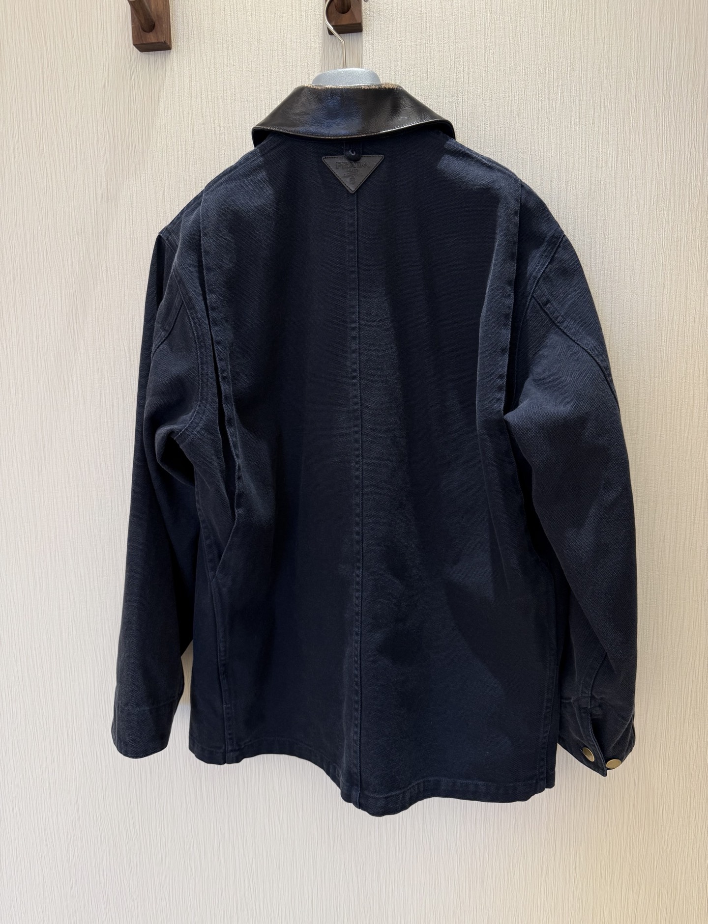 Vintage-Style Denim Jacket with Leather Collar & Four Pockets 6 i1758341309418 1878 0 4
