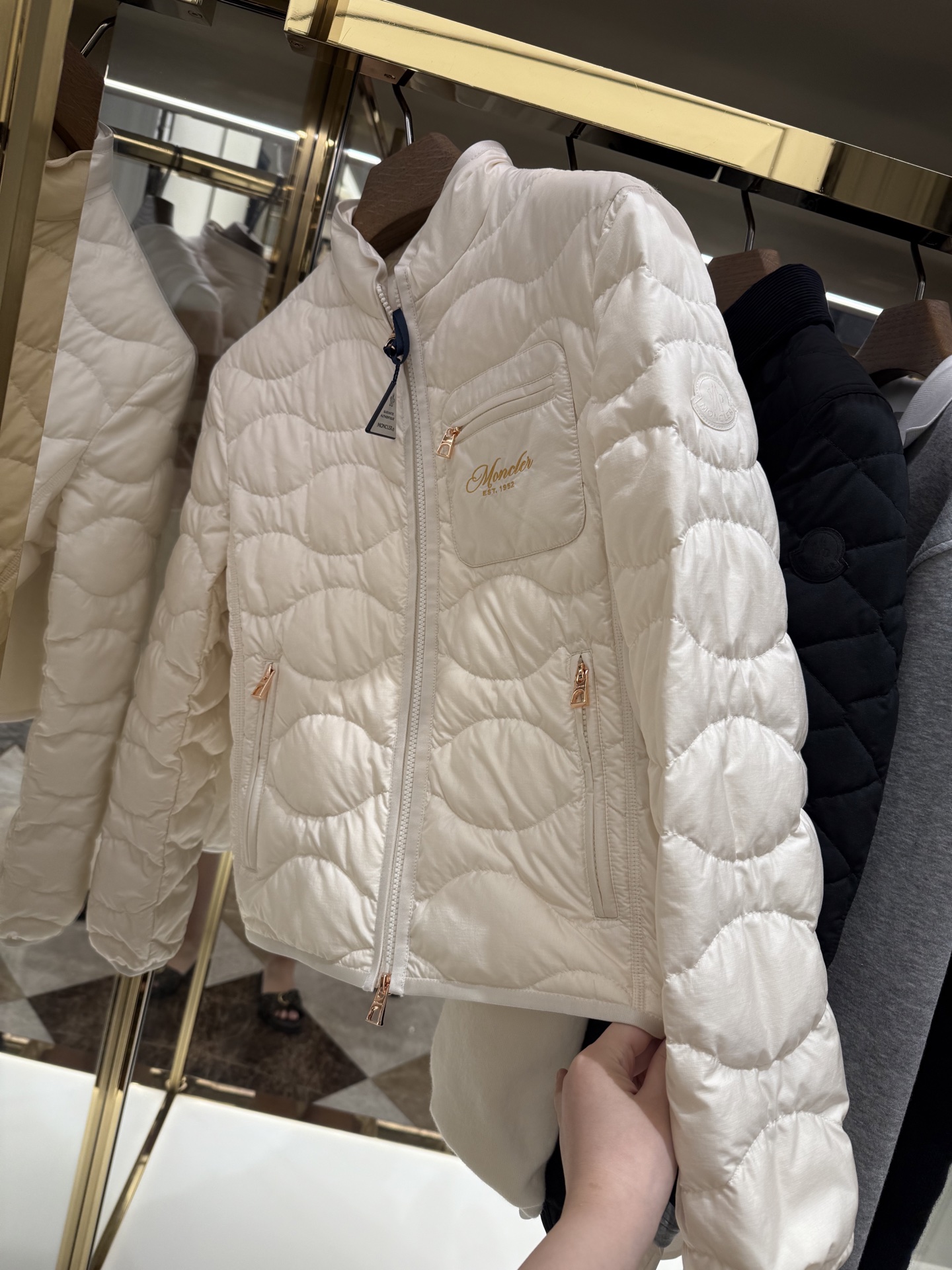 Elegant Wave Pattern Lightweight Down Jacket with Embroidered Gold Label 9 i1758526151177 7544 0 7