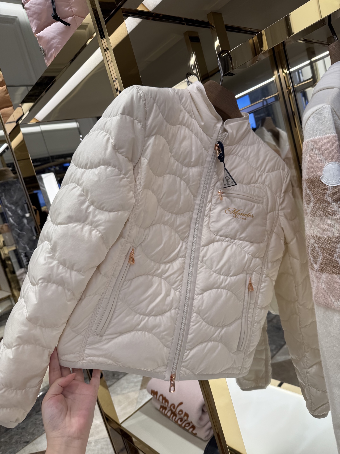 Elegant Wave Pattern Lightweight Down Jacket with Embroidered Gold Label 8 i1758526151254 8531 0 6