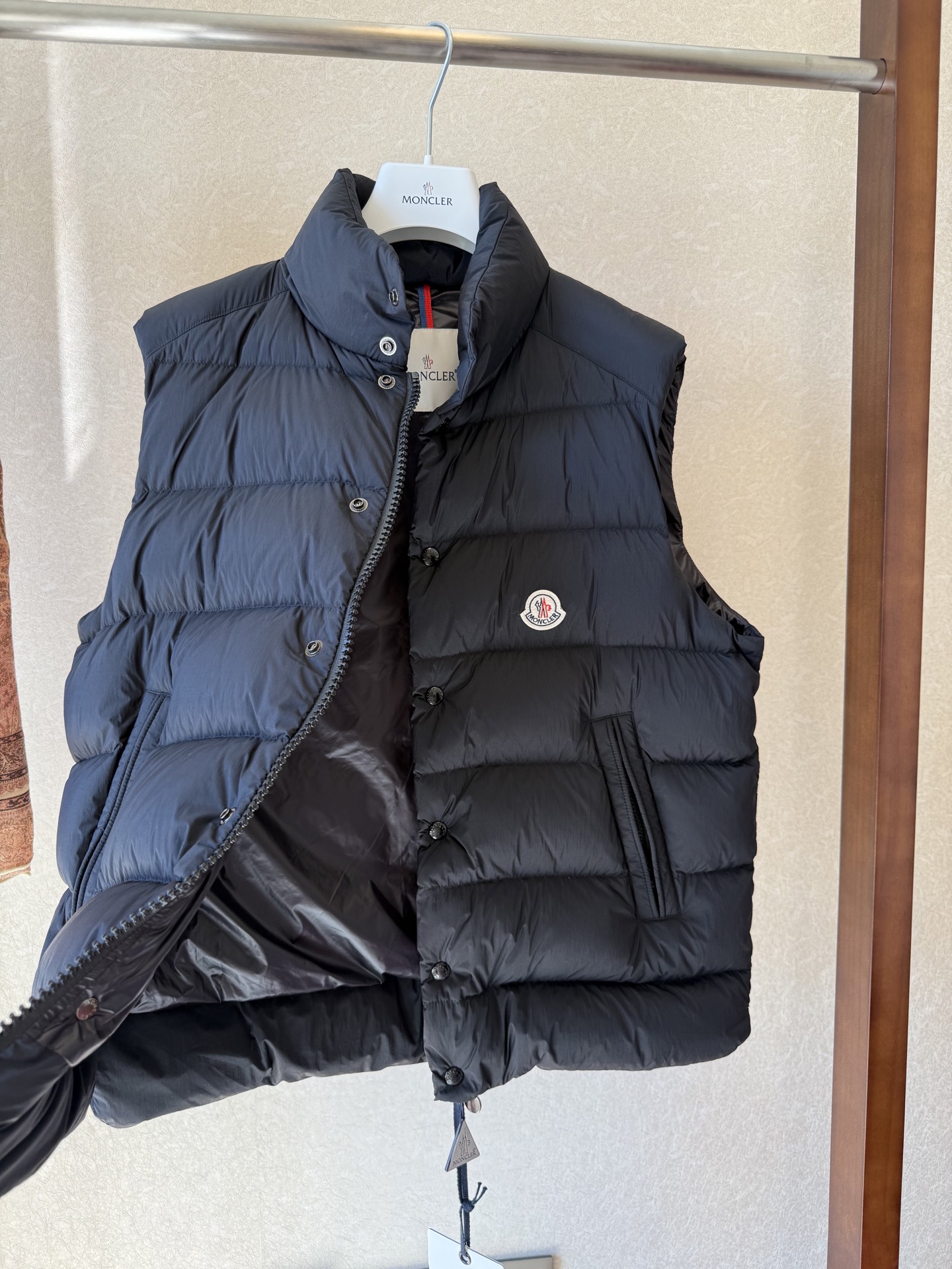 Moncler Tibb Down Vest: Lightweight, Warm, and Versatile Unisex Gilet 4 i1759388887801 598 0 2