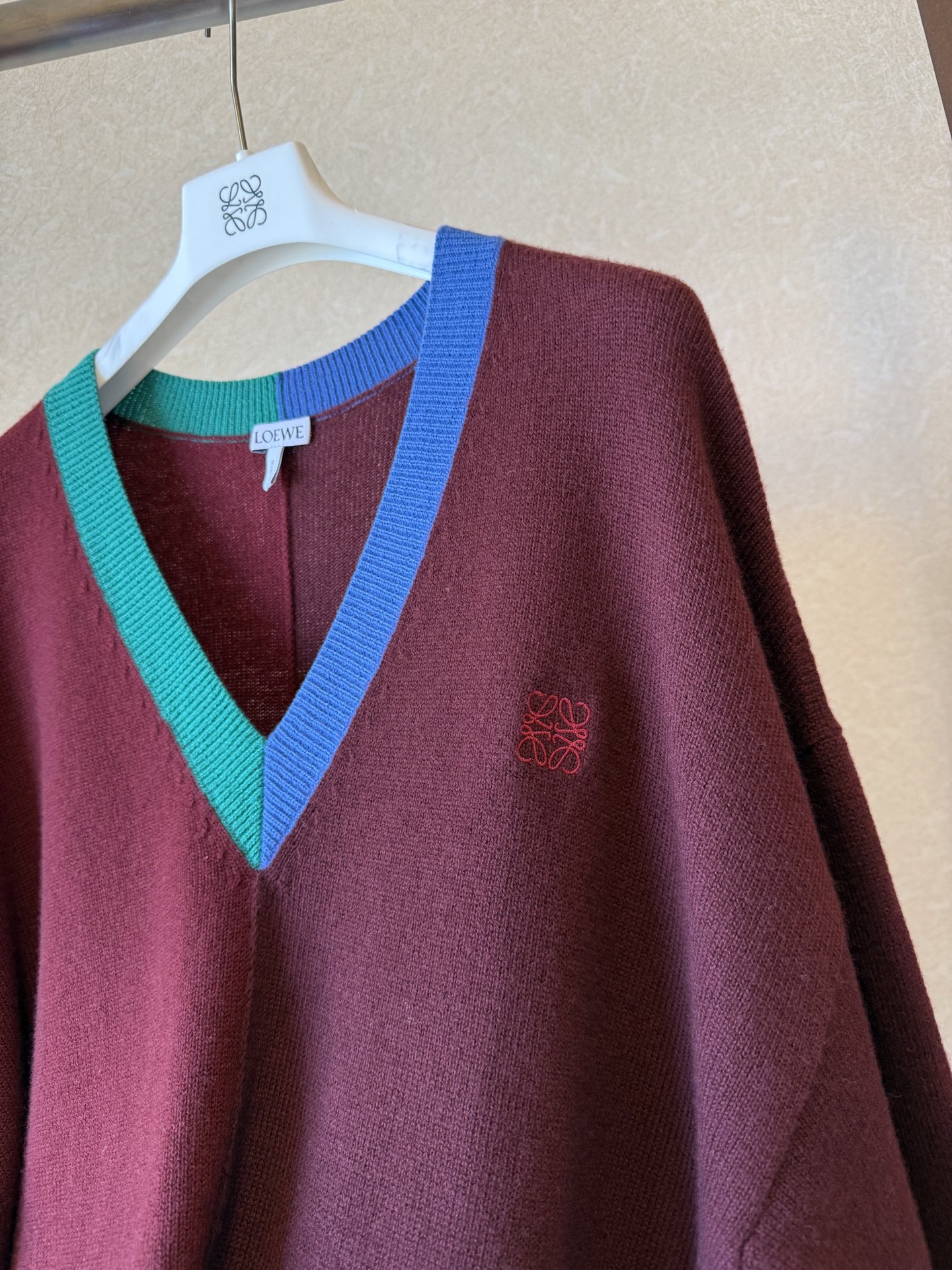 Asymmetrical Wool Sweater with V-Neck and Contrasting Colors 4 i1759563684550 3690 0 2