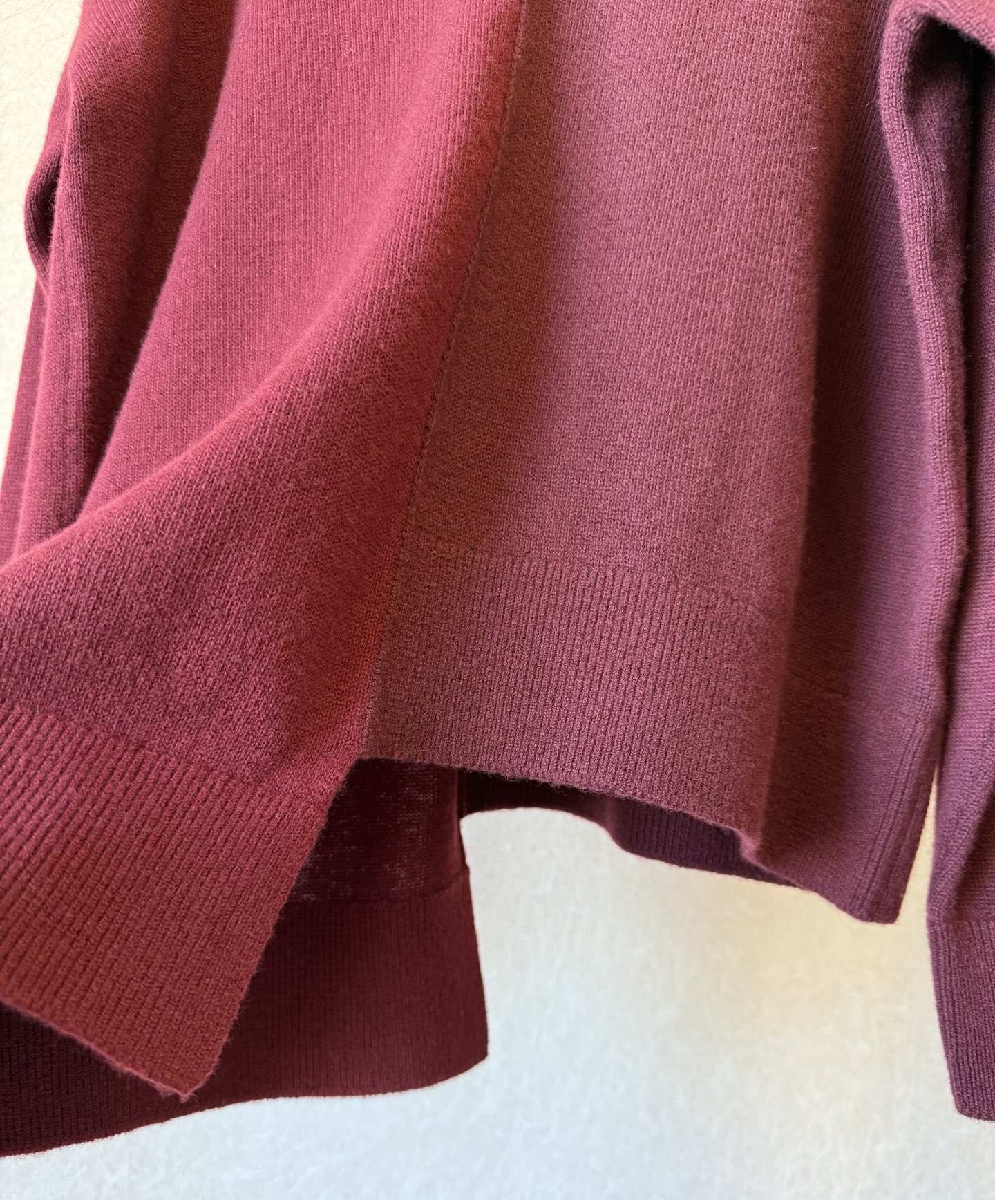 Asymmetrical Wool Sweater with V-Neck and Contrasting Colors 5 i1759563684561 4477 0 3