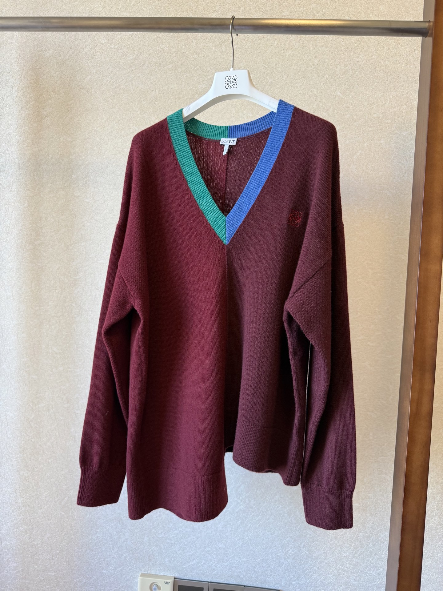 Asymmetrical Wool Sweater with V-Neck and Contrasting Colors 3 i1759563684561 6272 0 1