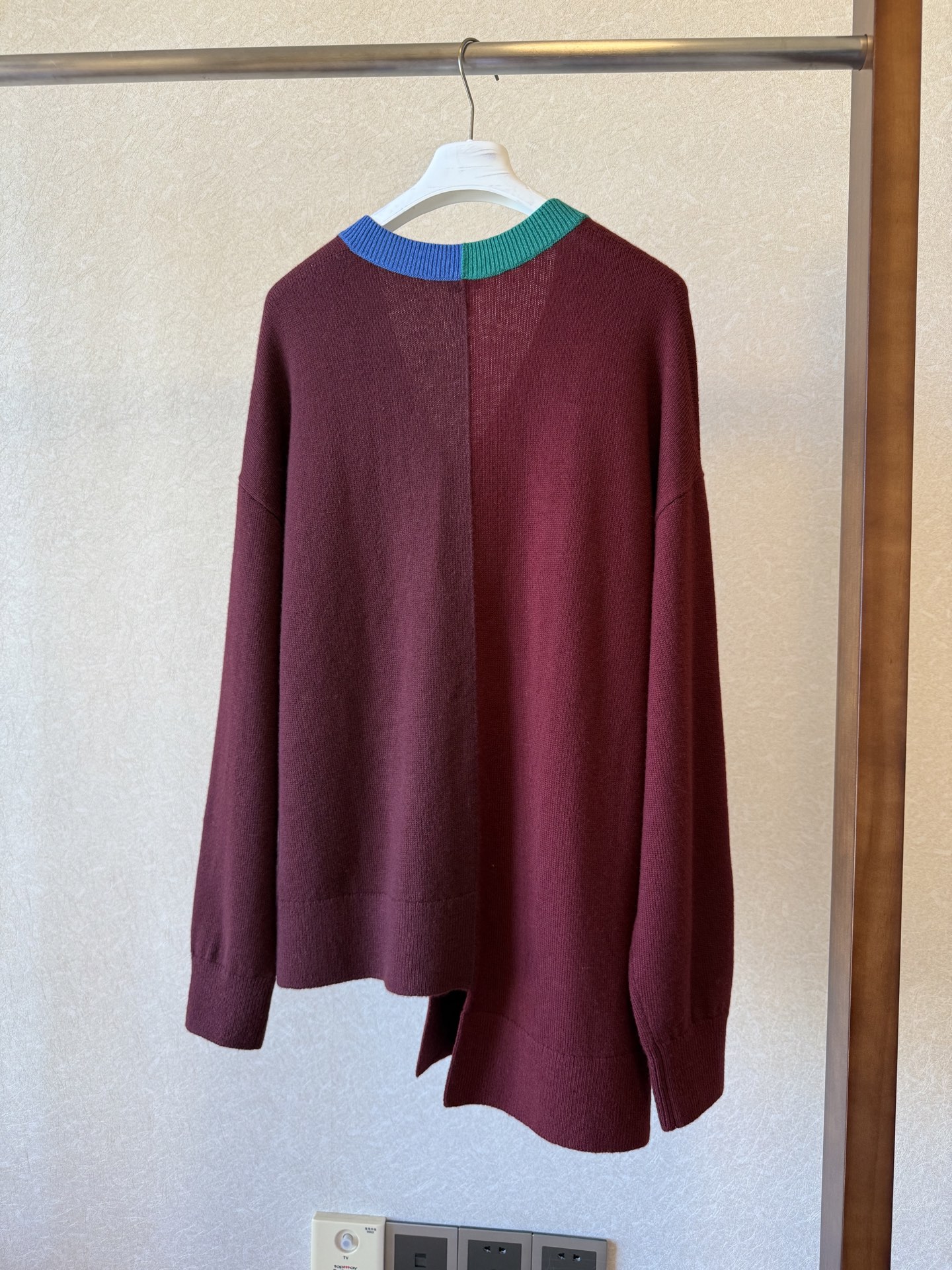 Asymmetrical Wool Sweater with V-Neck and Contrasting Colors 10 i1759563689302 7249 0 8
