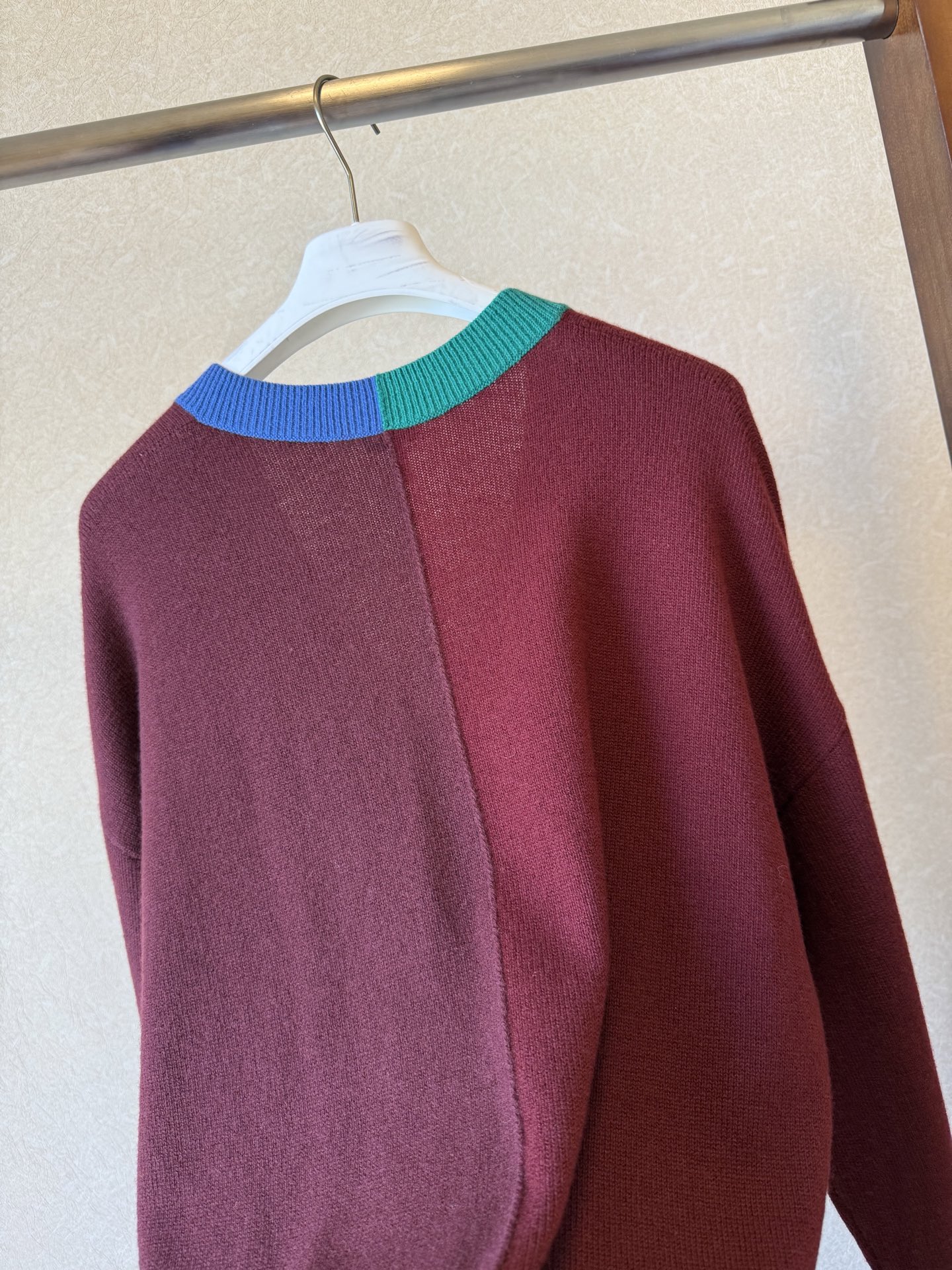 Asymmetrical Wool Sweater with V-Neck and Contrasting Colors 11 i1759563690546 4007 0 9