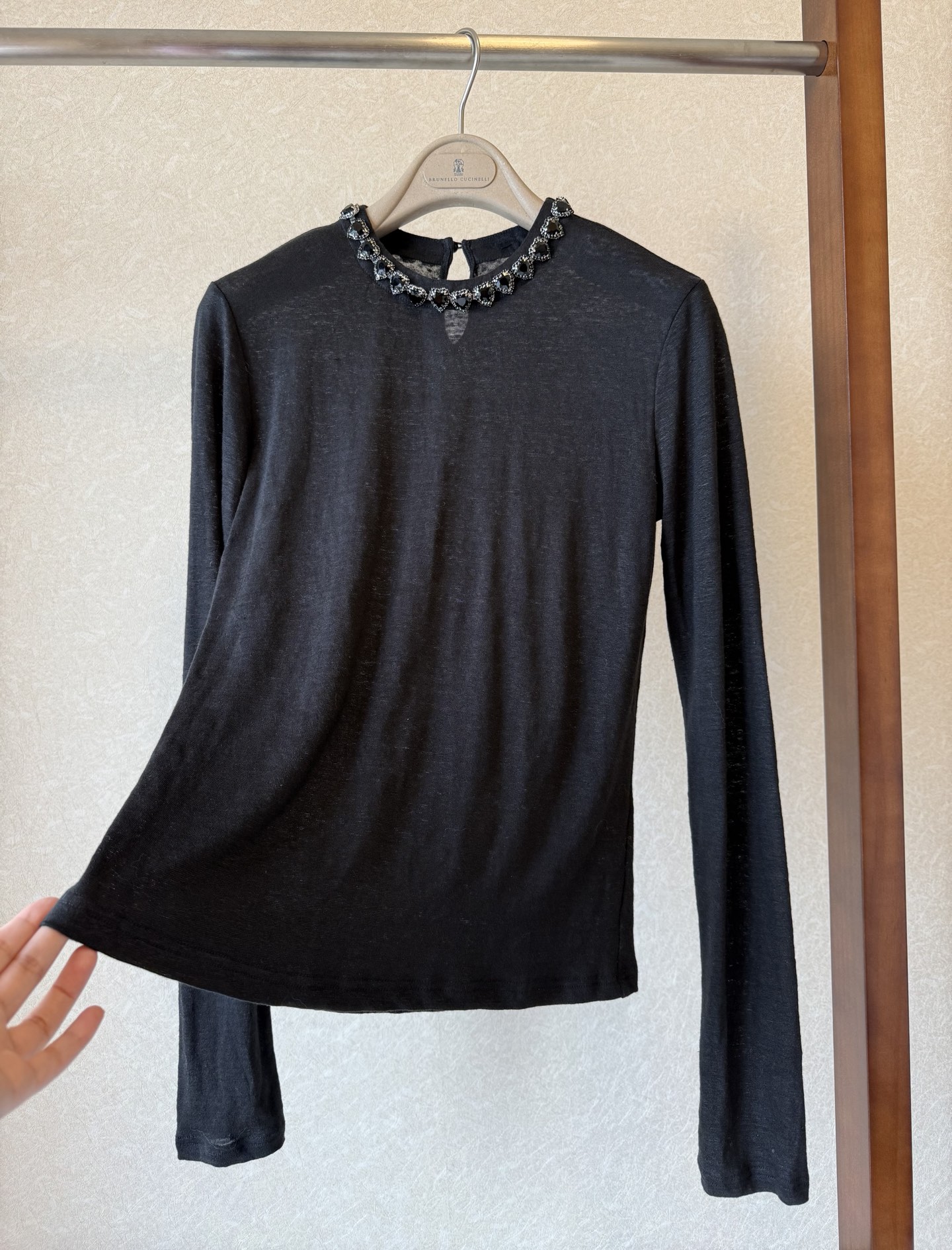Elegant Black Linen Long Sleeve Top with Rhinestone Heart Detail - Versatile & Chic 3 i1761280419451 8096 0 1